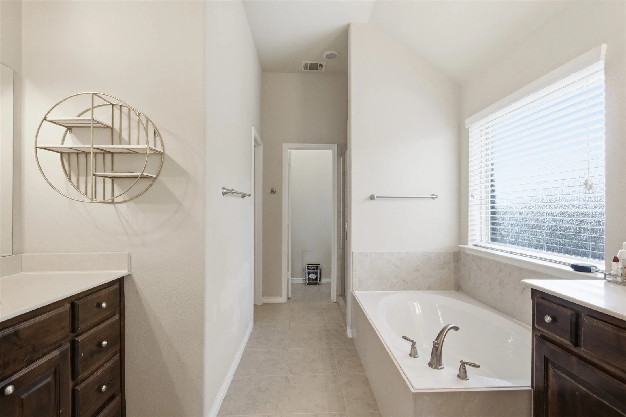Single Family Residence For Sale in Rockwall County , 1540 Great Lakes Court, Rockwall, Texas 75087, 4 Bedroom, 3 Bathroom, 2 Garage spaces, 2,329 Sqft, built in 2014, Preowned, mls#21203103, Real Estate Agent in Rockwall, Homes For Sale in Rockwall county, Homes For Sale in Rockwall, Realtor in Rockwall Texas, Real Estate Brokerage Independent Realty Texas, Luminita Cordes Realtor