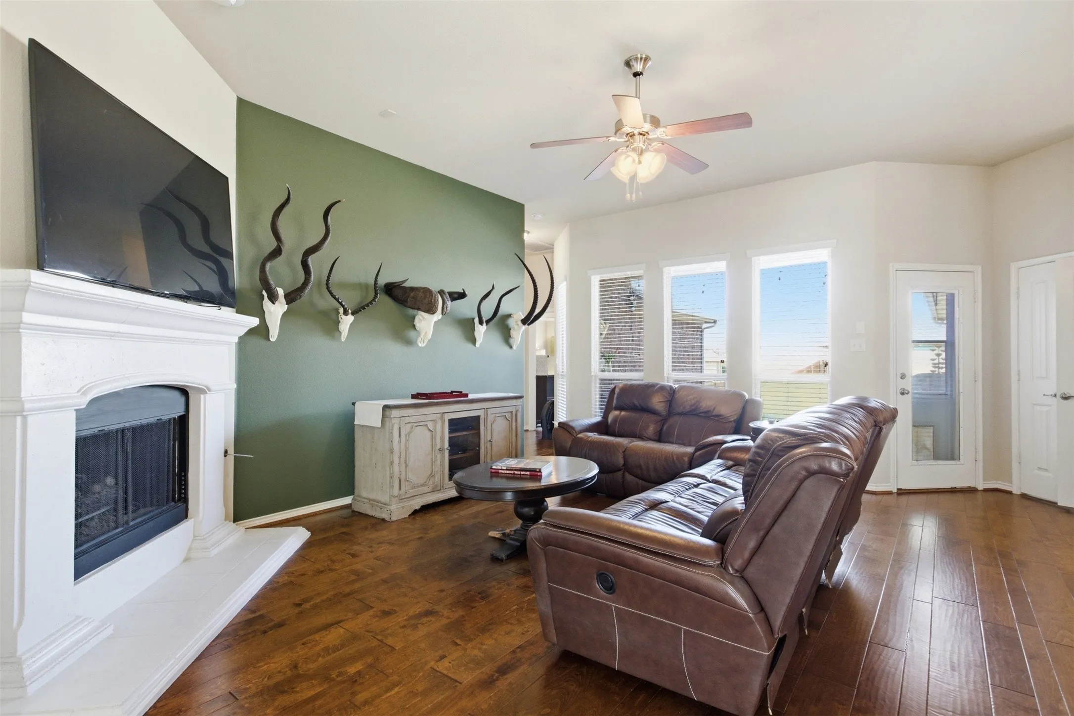 Single Family Residence For Sale in Rockwall County , 1540 Great Lakes Court, Rockwall, Texas 75087, 4 Bedroom, 3 Bathroom, 2 Garage spaces, 2,329 Sqft, built in 2014, Preowned, mls#21203103, Real Estate Agent in Rockwall, Homes For Sale in Rockwall county, Homes For Sale in Rockwall, Realtor in Rockwall Texas, Real Estate Brokerage Independent Realty Texas, Luminita Cordes Realtor