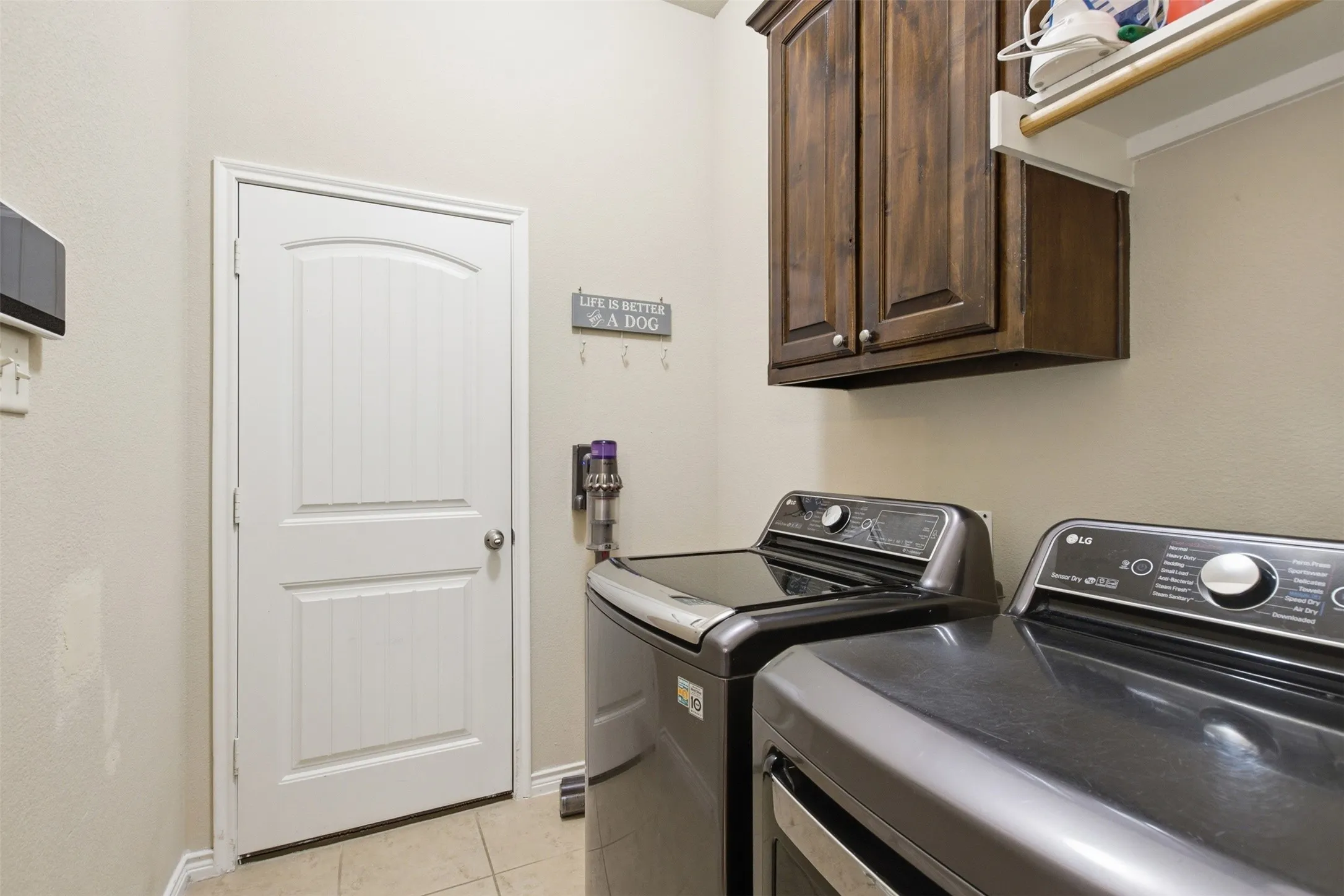 Single Family Residence For Sale in Rockwall County , 1540 Great Lakes Court, Rockwall, Texas 75087, 4 Bedroom, 3 Bathroom, 2 Garage spaces, 2,329 Sqft, built in 2014, Preowned, mls#21203103, Real Estate Agent in Rockwall, Homes For Sale in Rockwall county, Homes For Sale in Rockwall, Realtor in Rockwall Texas, Real Estate Brokerage Independent Realty Texas, Luminita Cordes Realtor