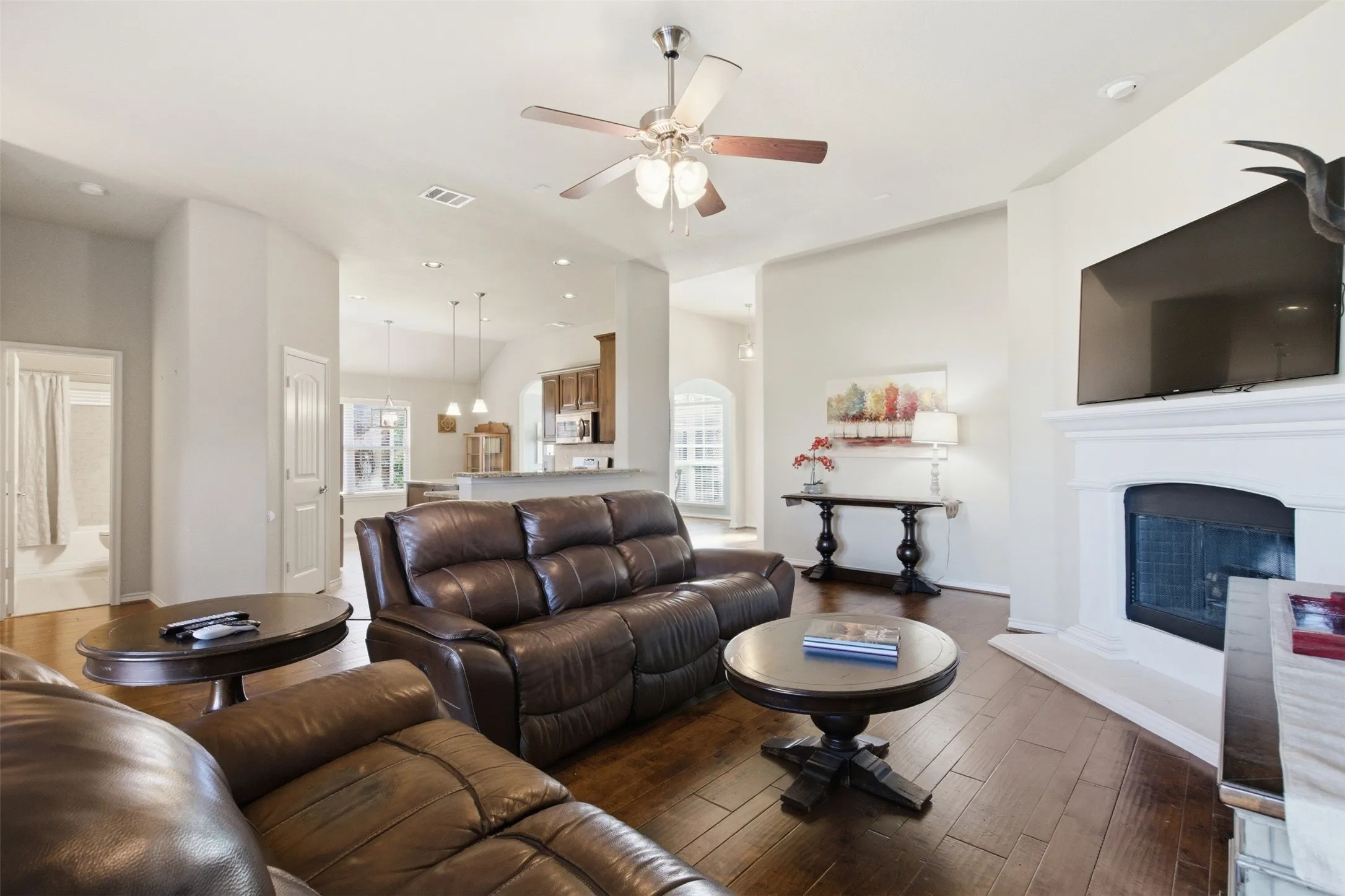 Single Family Residence For Sale in Rockwall County , 1540 Great Lakes Court, Rockwall, Texas 75087, 4 Bedroom, 3 Bathroom, 2 Garage spaces, 2,329 Sqft, built in 2014, Preowned, mls#21203103, Real Estate Agent in Rockwall, Homes For Sale in Rockwall county, Homes For Sale in Rockwall, Realtor in Rockwall Texas, Real Estate Brokerage Independent Realty Texas, Luminita Cordes Realtor