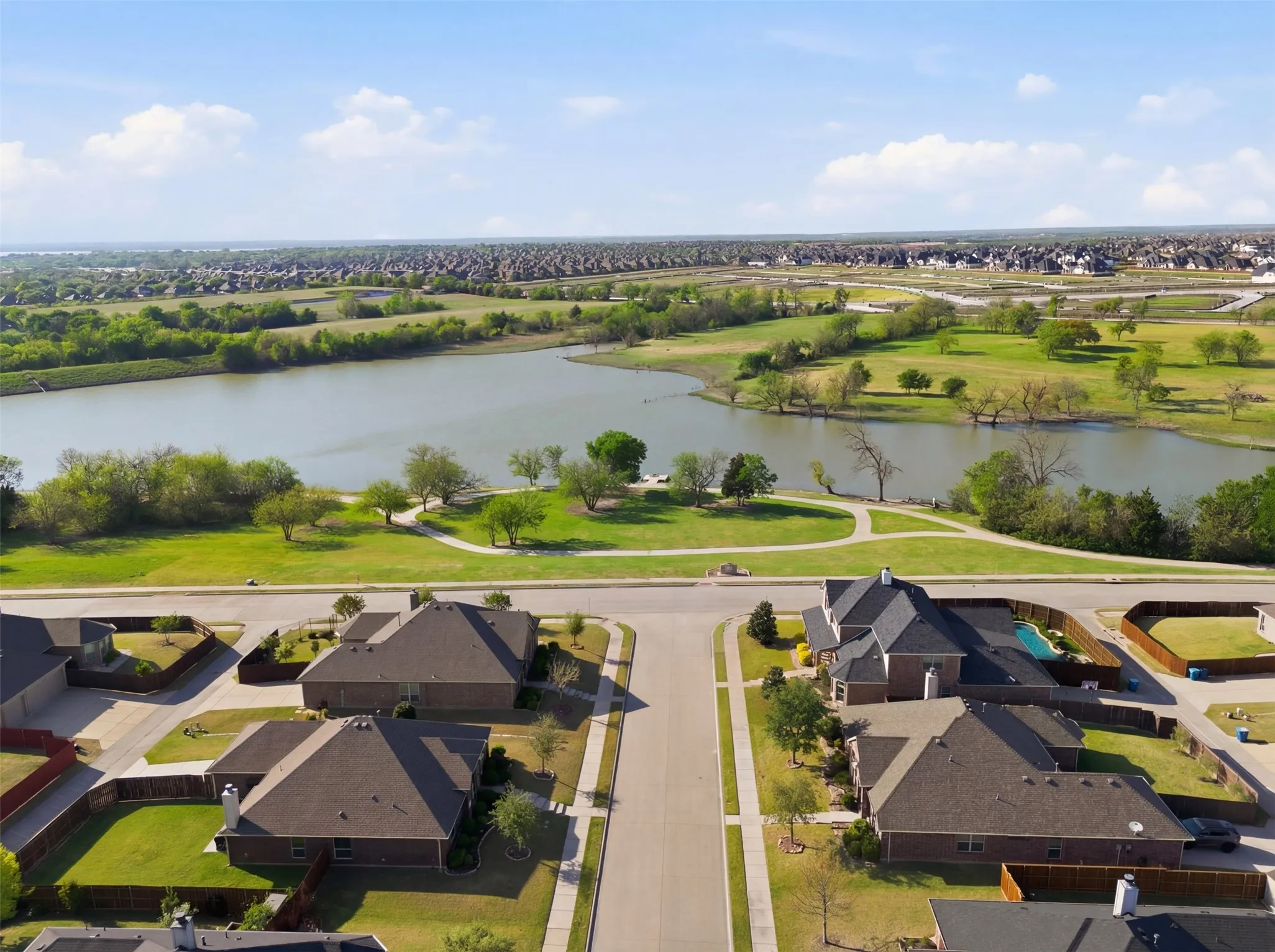 Single Family Residence For Sale in Rockwall County , 1540 Great Lakes Court, Rockwall, Texas 75087, 4 Bedroom, 3 Bathroom, 2 Garage spaces, 2,329 Sqft, built in 2014, Preowned, mls#21203103, Real Estate Agent in Rockwall, Homes For Sale in Rockwall county, Homes For Sale in Rockwall, Realtor in Rockwall Texas, Real Estate Brokerage Independent Realty Texas, Luminita Cordes Realtor