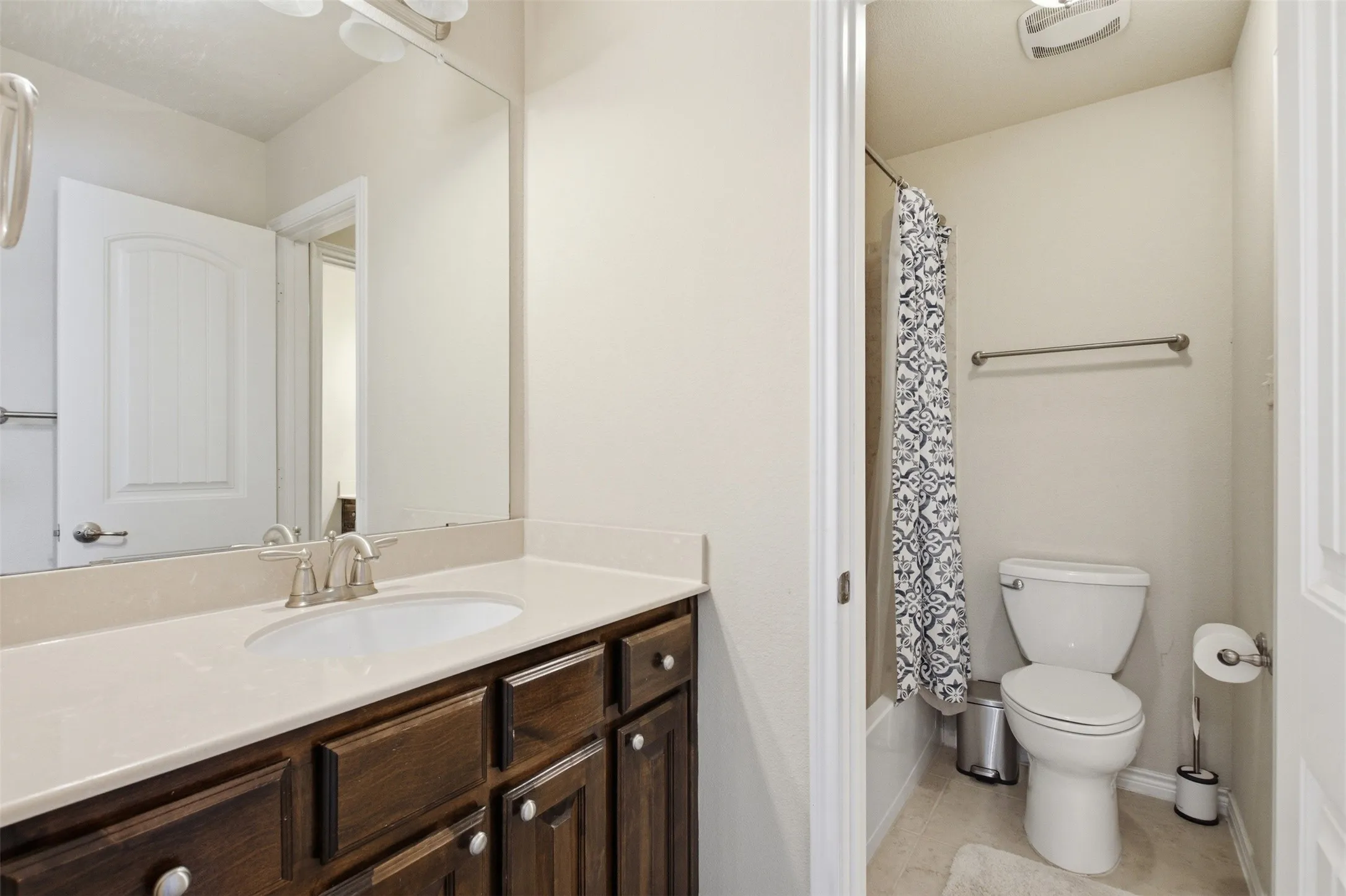 Single Family Residence For Sale in Rockwall County , 1540 Great Lakes Court, Rockwall, Texas 75087, 4 Bedroom, 3 Bathroom, 2 Garage spaces, 2,329 Sqft, built in 2014, Preowned, mls#21203103, Real Estate Agent in Rockwall, Homes For Sale in Rockwall county, Homes For Sale in Rockwall, Realtor in Rockwall Texas, Real Estate Brokerage Independent Realty Texas, Luminita Cordes Realtor