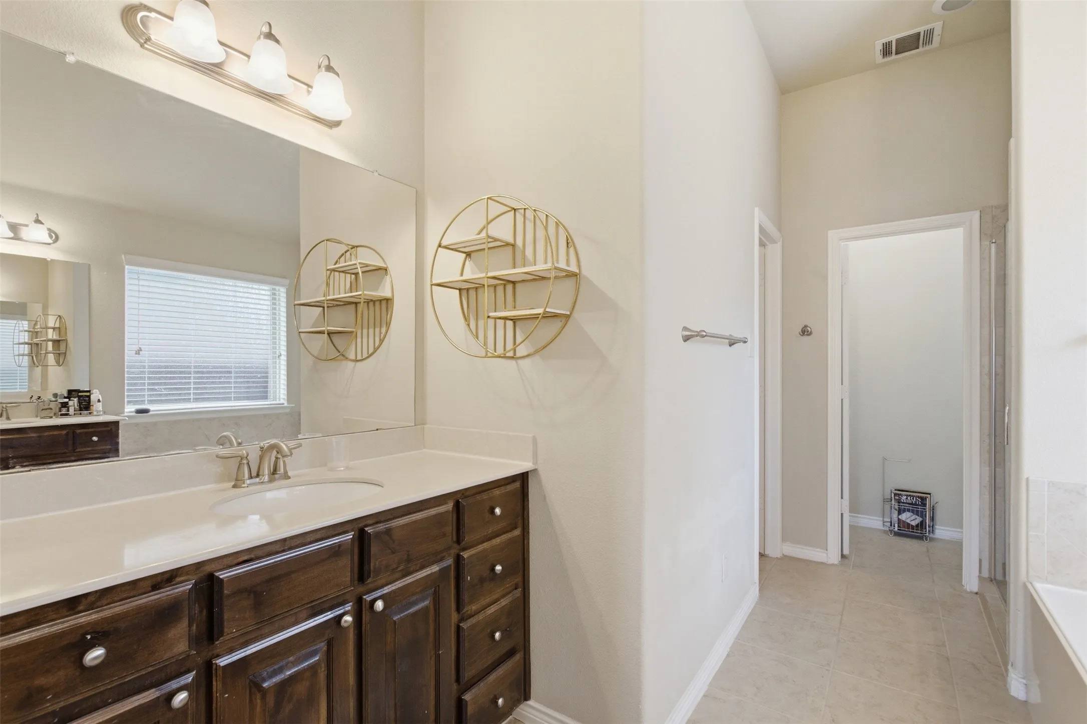 Single Family Residence For Sale in Rockwall County , 1540 Great Lakes Court, Rockwall, Texas 75087, 4 Bedroom, 3 Bathroom, 2 Garage spaces, 2,329 Sqft, built in 2014, Preowned, mls#21203103, Real Estate Agent in Rockwall, Homes For Sale in Rockwall county, Homes For Sale in Rockwall, Realtor in Rockwall Texas, Real Estate Brokerage Independent Realty Texas, Luminita Cordes Realtor