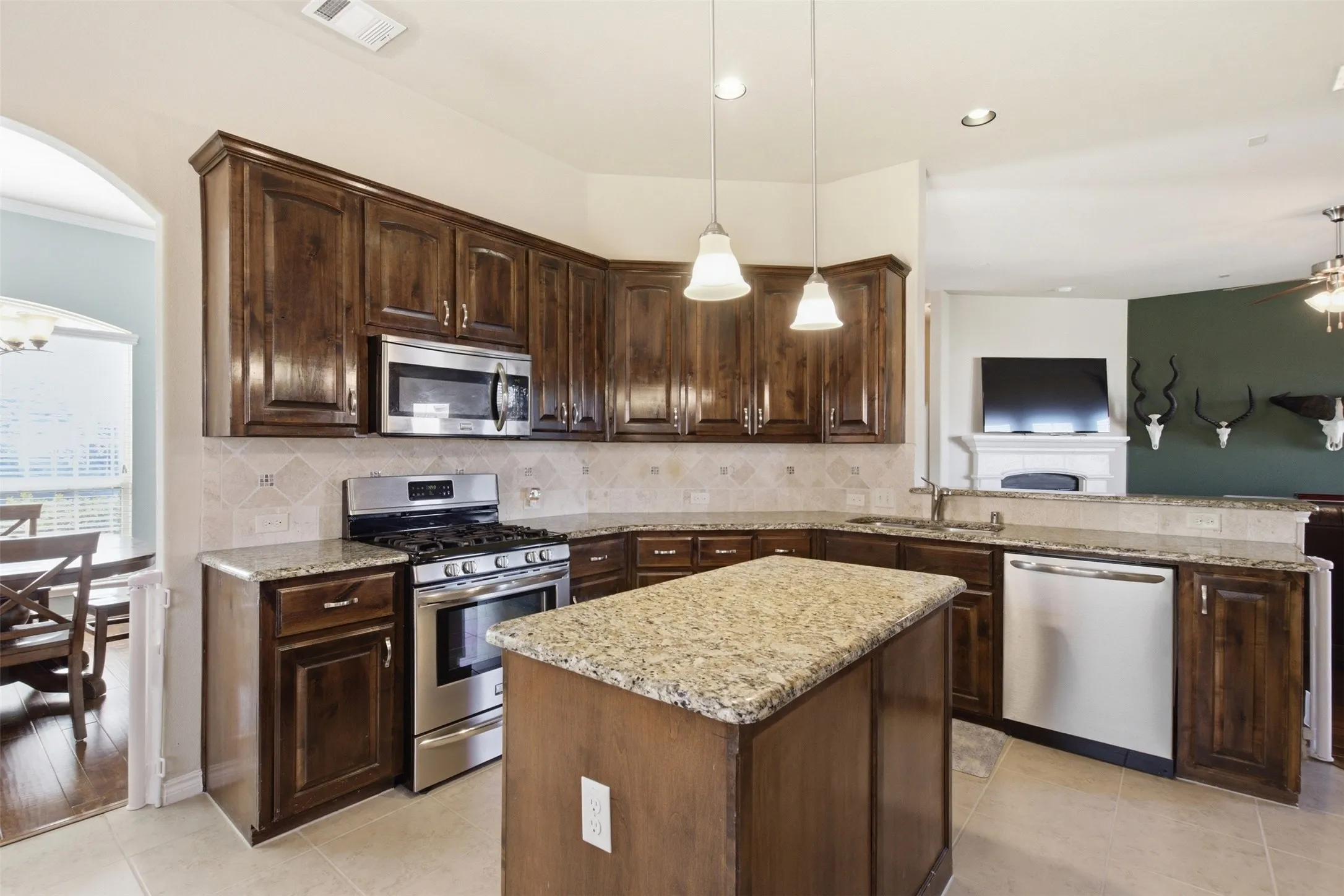 Single Family Residence For Sale in Rockwall County , 1540 Great Lakes Court, Rockwall, Texas 75087, 4 Bedroom, 3 Bathroom, 2 Garage spaces, 2,329 Sqft, built in 2014, Preowned, mls#21203103, Real Estate Agent in Rockwall, Homes For Sale in Rockwall county, Homes For Sale in Rockwall, Realtor in Rockwall Texas, Real Estate Brokerage Independent Realty Texas, Luminita Cordes Realtor