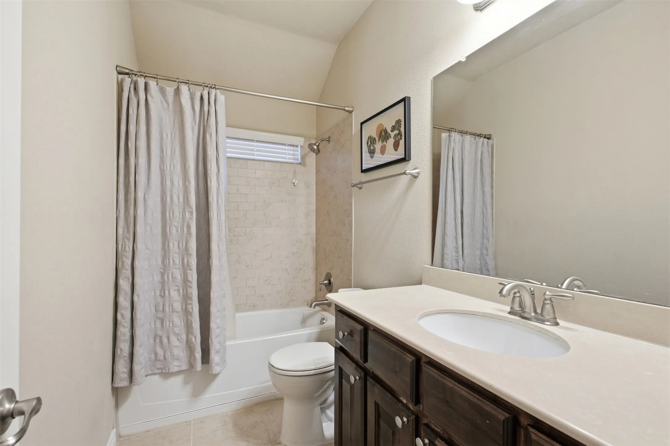Single Family Residence For Sale in Rockwall County , 1540 Great Lakes Court, Rockwall, Texas 75087, 4 Bedroom, 3 Bathroom, 2 Garage spaces, 2,329 Sqft, built in 2014, Preowned, mls#21203103, Real Estate Agent in Rockwall, Homes For Sale in Rockwall county, Homes For Sale in Rockwall, Realtor in Rockwall Texas, Real Estate Brokerage Independent Realty Texas, Luminita Cordes Realtor