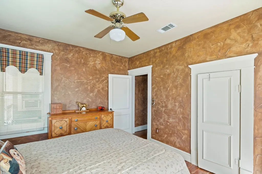 Single Family Residence For Sale in Hopkins County , 12886 Texas Highway 19 N, Sulphur Springs, Texas 75482, 2 Bedroom, 2 Bathroom, Garage spaces, 1,628 Sqft, built in 1950, mls#21224978, Real Estate Agent in Sulphur Springs, Homes For Sale in Hopkins county, Homes For Sale in Sulphur Springs, Realtor in Sulphur Springs Texas, Real Estate Brokerage Independent Realty Texas, Luminita Cordes Realtor