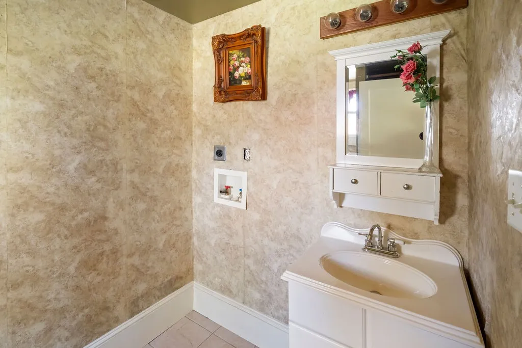Single Family Residence For Sale in Hopkins County , 12886 Texas Highway 19 N, Sulphur Springs, Texas 75482, 2 Bedroom, 2 Bathroom, Garage spaces, 1,628 Sqft, built in 1950, mls#21224978, Real Estate Agent in Sulphur Springs, Homes For Sale in Hopkins county, Homes For Sale in Sulphur Springs, Realtor in Sulphur Springs Texas, Real Estate Brokerage Independent Realty Texas, Luminita Cordes Realtor