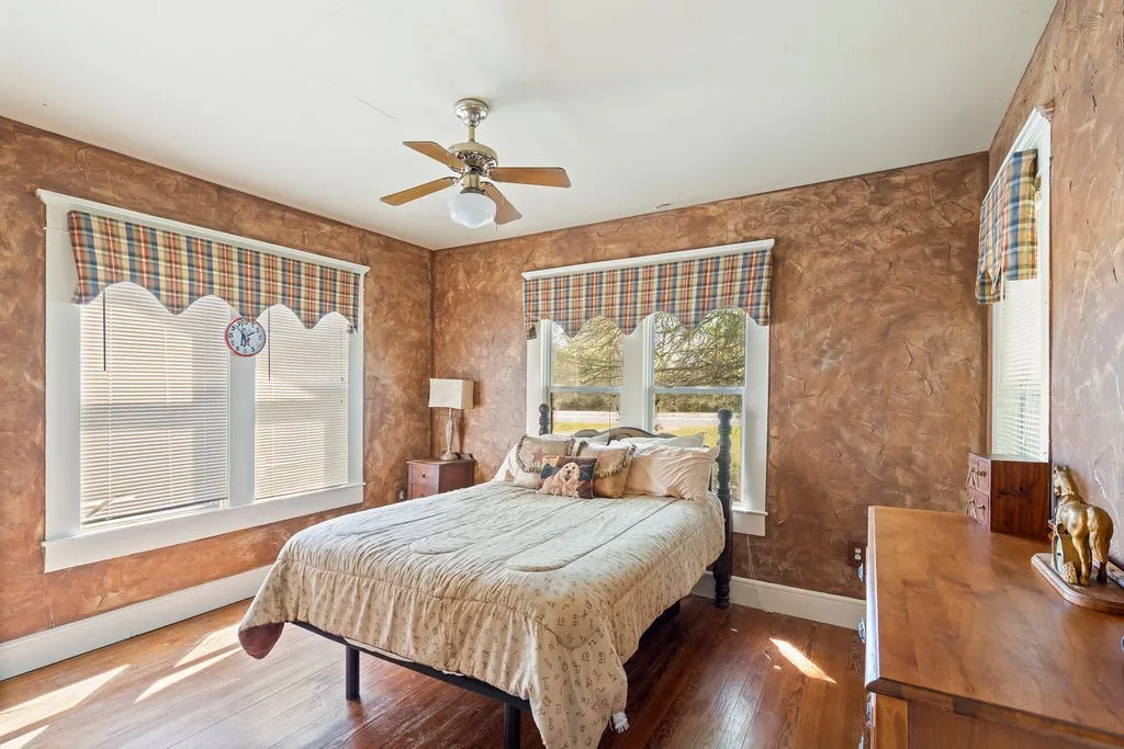 Single Family Residence For Sale in Hopkins County , 12886 Texas Highway 19 N, Sulphur Springs, Texas 75482, 2 Bedroom, 2 Bathroom, Garage spaces, 1,628 Sqft, built in 1950, mls#21224978, Real Estate Agent in Sulphur Springs, Homes For Sale in Hopkins county, Homes For Sale in Sulphur Springs, Realtor in Sulphur Springs Texas, Real Estate Brokerage Independent Realty Texas, Luminita Cordes Realtor