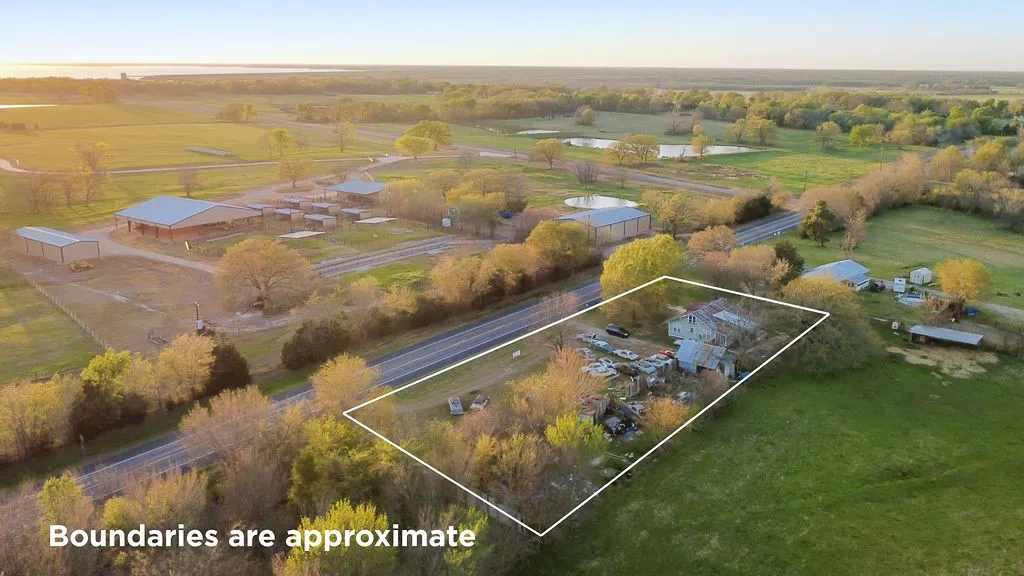Single Family Residence For Sale in Hopkins County , 12886 Texas Highway 19 N, Sulphur Springs, Texas 75482, 2 Bedroom, 2 Bathroom, Garage spaces, 1,628 Sqft, built in 1950, mls#21224978, Real Estate Agent in Sulphur Springs, Homes For Sale in Hopkins county, Homes For Sale in Sulphur Springs, Realtor in Sulphur Springs Texas, Real Estate Brokerage Independent Realty Texas, Luminita Cordes Realtor