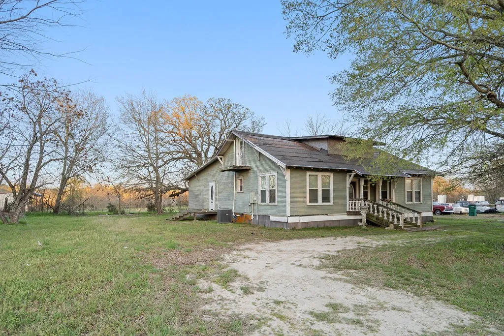 Single Family Residence For Sale in Hopkins County , 12886 Texas Highway 19 N, Sulphur Springs, Texas 75482, 2 Bedroom, 2 Bathroom, Garage spaces, 1,628 Sqft, built in 1950, mls#21224978, Real Estate Agent in Sulphur Springs, Homes For Sale in Hopkins county, Homes For Sale in Sulphur Springs, Realtor in Sulphur Springs Texas, Real Estate Brokerage Independent Realty Texas, Luminita Cordes Realtor