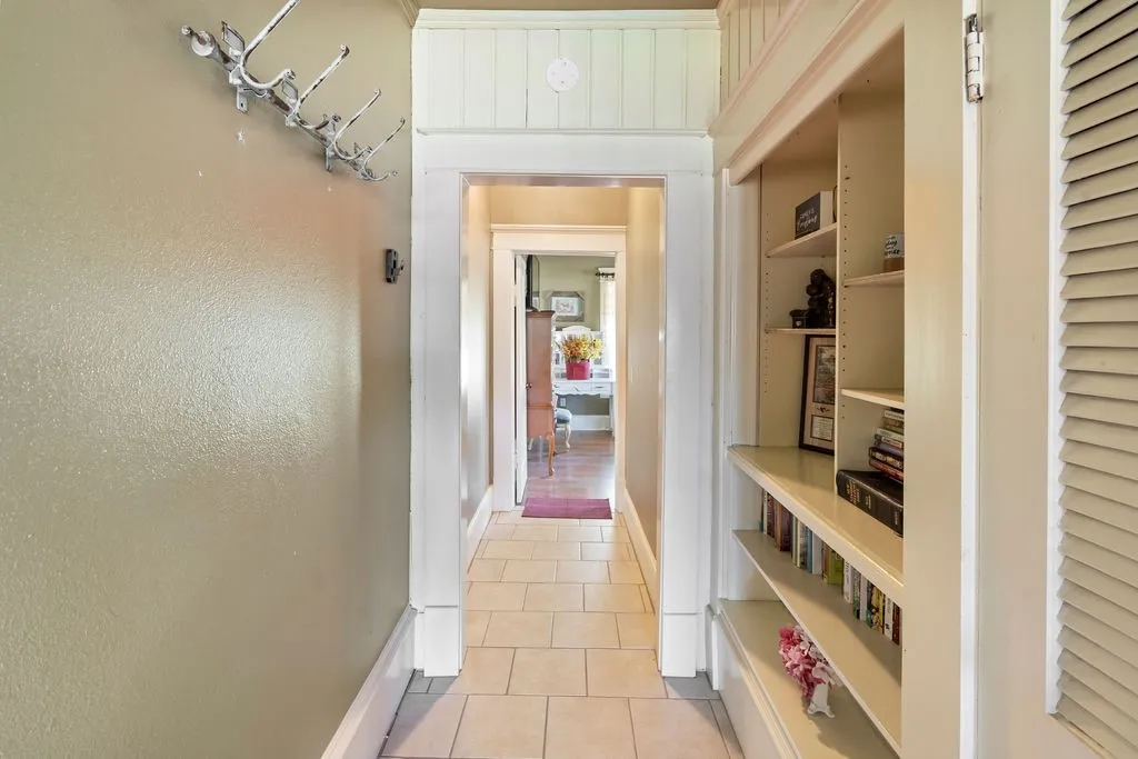 Single Family Residence For Sale in Hopkins County , 12886 Texas Highway 19 N, Sulphur Springs, Texas 75482, 2 Bedroom, 2 Bathroom, Garage spaces, 1,628 Sqft, built in 1950, mls#21224978, Real Estate Agent in Sulphur Springs, Homes For Sale in Hopkins county, Homes For Sale in Sulphur Springs, Realtor in Sulphur Springs Texas, Real Estate Brokerage Independent Realty Texas, Luminita Cordes Realtor