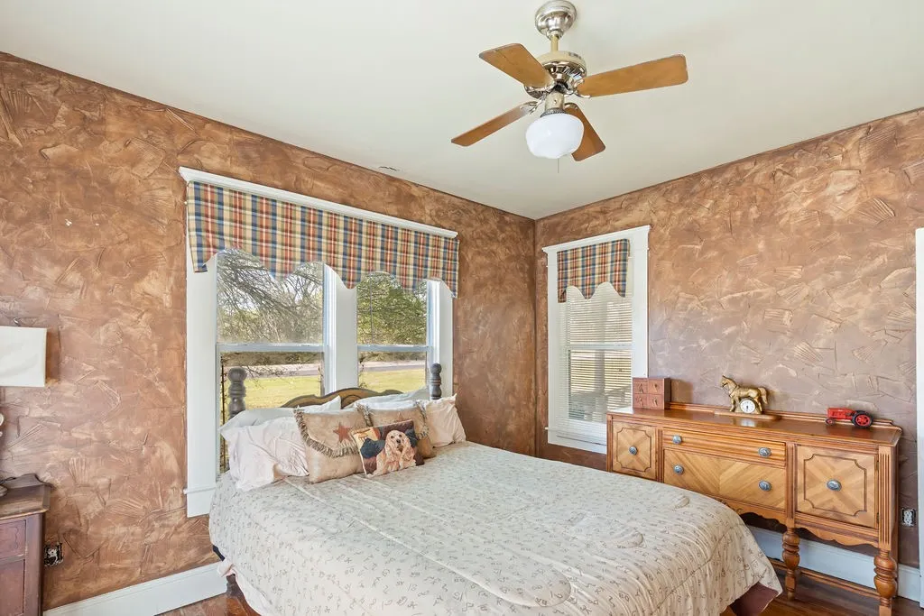 Single Family Residence For Sale in Hopkins County , 12886 Texas Highway 19 N, Sulphur Springs, Texas 75482, 2 Bedroom, 2 Bathroom, Garage spaces, 1,628 Sqft, built in 1950, mls#21224978, Real Estate Agent in Sulphur Springs, Homes For Sale in Hopkins county, Homes For Sale in Sulphur Springs, Realtor in Sulphur Springs Texas, Real Estate Brokerage Independent Realty Texas, Luminita Cordes Realtor