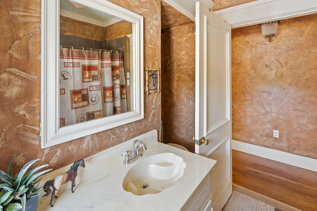 Single Family Residence For Sale in Hopkins County , 12886 Texas Highway 19 N, Sulphur Springs, Texas 75482, 2 Bedroom, 2 Bathroom, Garage spaces, 1,628 Sqft, built in 1950, mls#21224978, Real Estate Agent in Sulphur Springs, Homes For Sale in Hopkins county, Homes For Sale in Sulphur Springs, Realtor in Sulphur Springs Texas, Real Estate Brokerage Independent Realty Texas, Luminita Cordes Realtor