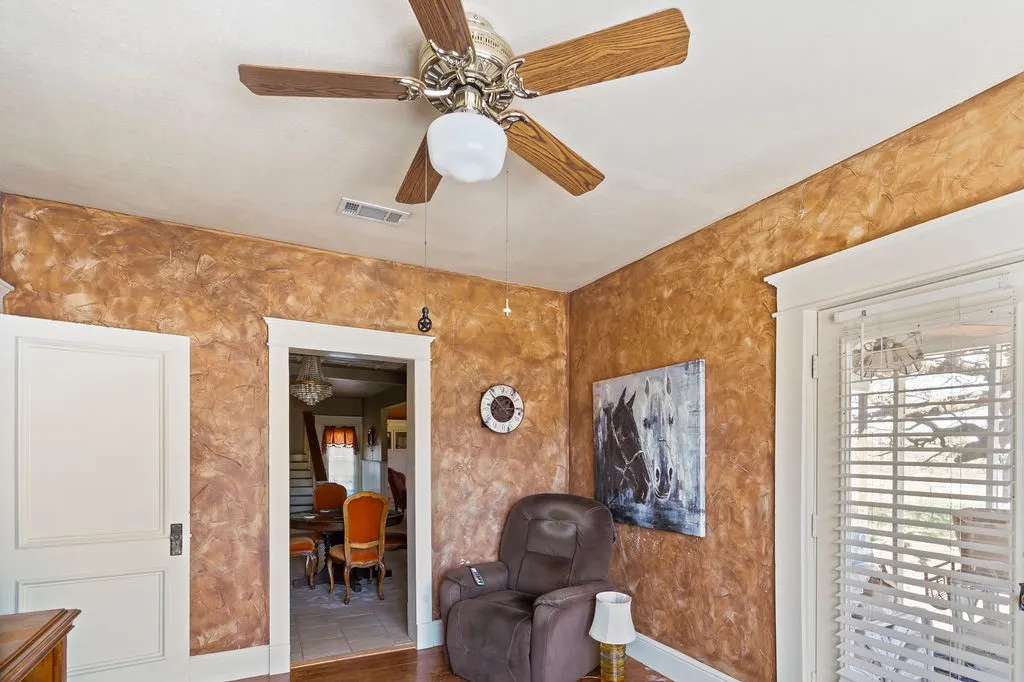 Single Family Residence For Sale in Hopkins County , 12886 Texas Highway 19 N, Sulphur Springs, Texas 75482, 2 Bedroom, 2 Bathroom, Garage spaces, 1,628 Sqft, built in 1950, mls#21224978, Real Estate Agent in Sulphur Springs, Homes For Sale in Hopkins county, Homes For Sale in Sulphur Springs, Realtor in Sulphur Springs Texas, Real Estate Brokerage Independent Realty Texas, Luminita Cordes Realtor