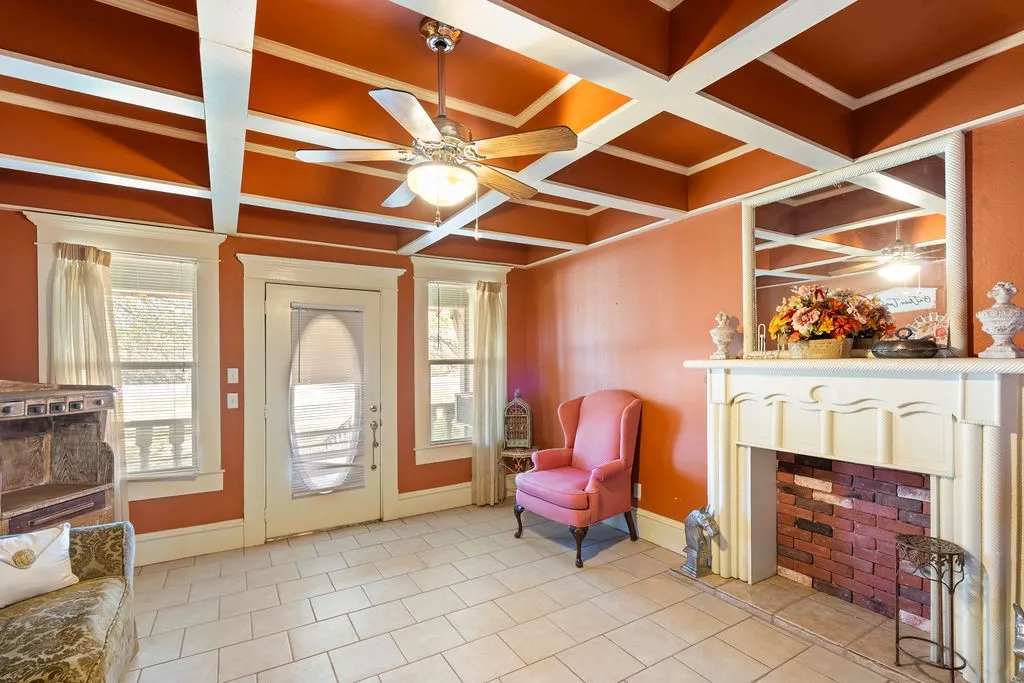 Single Family Residence For Sale in Hopkins County , 12886 Texas Highway 19 N, Sulphur Springs, Texas 75482, 2 Bedroom, 2 Bathroom, Garage spaces, 1,628 Sqft, built in 1950, mls#21224978, Real Estate Agent in Sulphur Springs, Homes For Sale in Hopkins county, Homes For Sale in Sulphur Springs, Realtor in Sulphur Springs Texas, Real Estate Brokerage Independent Realty Texas, Luminita Cordes Realtor