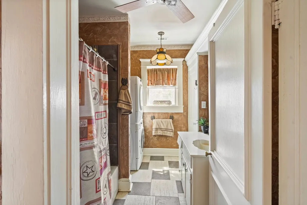 Single Family Residence For Sale in Hopkins County , 12886 Texas Highway 19 N, Sulphur Springs, Texas 75482, 2 Bedroom, 2 Bathroom, Garage spaces, 1,628 Sqft, built in 1950, mls#21224978, Real Estate Agent in Sulphur Springs, Homes For Sale in Hopkins county, Homes For Sale in Sulphur Springs, Realtor in Sulphur Springs Texas, Real Estate Brokerage Independent Realty Texas, Luminita Cordes Realtor