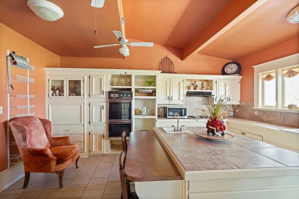 Single Family Residence For Sale in Hopkins County , 12886 Texas Highway 19 N, Sulphur Springs, Texas 75482, 2 Bedroom, 2 Bathroom, Garage spaces, 1,628 Sqft, built in 1950, mls#21224978, Real Estate Agent in Sulphur Springs, Homes For Sale in Hopkins county, Homes For Sale in Sulphur Springs, Realtor in Sulphur Springs Texas, Real Estate Brokerage Independent Realty Texas, Luminita Cordes Realtor