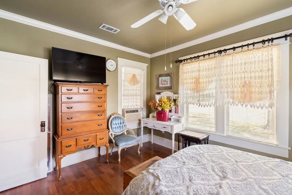 Single Family Residence For Sale in Hopkins County , 12886 Texas Highway 19 N, Sulphur Springs, Texas 75482, 2 Bedroom, 2 Bathroom, Garage spaces, 1,628 Sqft, built in 1950, mls#21224978, Real Estate Agent in Sulphur Springs, Homes For Sale in Hopkins county, Homes For Sale in Sulphur Springs, Realtor in Sulphur Springs Texas, Real Estate Brokerage Independent Realty Texas, Luminita Cordes Realtor