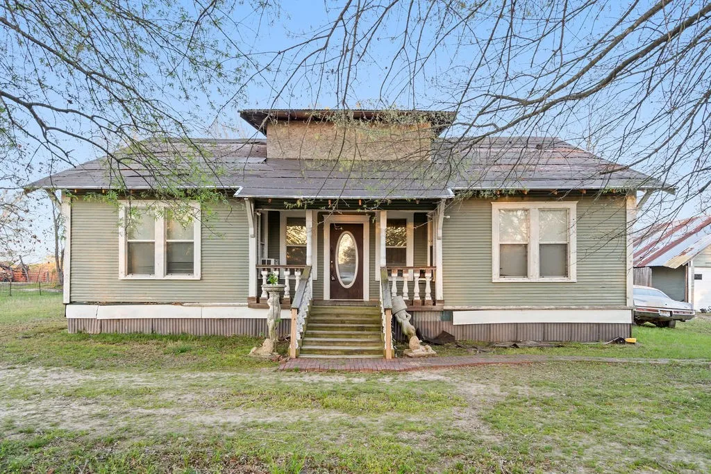 Single Family Residence For Sale in Hopkins County , 12886 Texas Highway 19 N, Sulphur Springs, Texas 75482, 2 Bedroom, 2 Bathroom, Garage spaces, 1,628 Sqft, built in 1950, mls#21224978, Real Estate Agent in Sulphur Springs, Homes For Sale in Hopkins county, Homes For Sale in Sulphur Springs, Realtor in Sulphur Springs Texas, Real Estate Brokerage Independent Realty Texas, Luminita Cordes Realtor