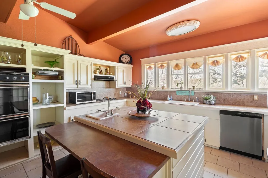 Single Family Residence For Sale in Hopkins County , 12886 Texas Highway 19 N, Sulphur Springs, Texas 75482, 2 Bedroom, 2 Bathroom, Garage spaces, 1,628 Sqft, built in 1950, mls#21224978, Real Estate Agent in Sulphur Springs, Homes For Sale in Hopkins county, Homes For Sale in Sulphur Springs, Realtor in Sulphur Springs Texas, Real Estate Brokerage Independent Realty Texas, Luminita Cordes Realtor