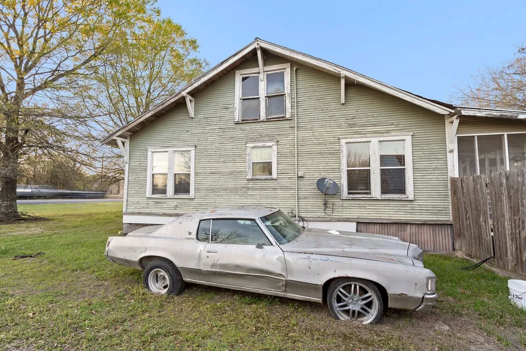 Single Family Residence For Sale in Hopkins County , 12886 Texas Highway 19 N, Sulphur Springs, Texas 75482, 2 Bedroom, 2 Bathroom, Garage spaces, 1,628 Sqft, built in 1950, mls#21224978, Real Estate Agent in Sulphur Springs, Homes For Sale in Hopkins county, Homes For Sale in Sulphur Springs, Realtor in Sulphur Springs Texas, Real Estate Brokerage Independent Realty Texas, Luminita Cordes Realtor