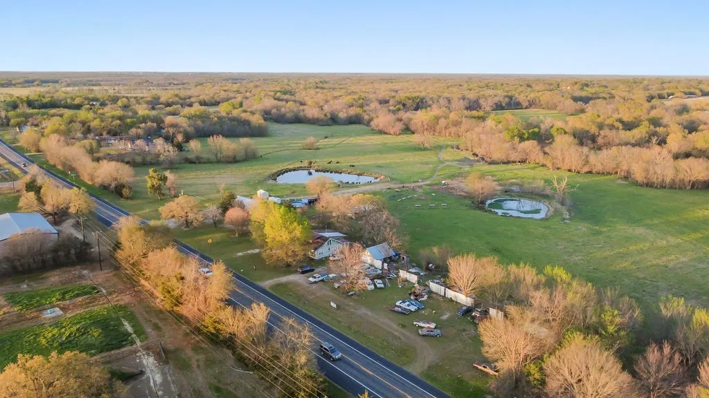 Single Family Residence For Sale in Hopkins County , 12886 Texas Highway 19 N, Sulphur Springs, Texas 75482, 2 Bedroom, 2 Bathroom, Garage spaces, 1,628 Sqft, built in 1950, mls#21224978, Real Estate Agent in Sulphur Springs, Homes For Sale in Hopkins county, Homes For Sale in Sulphur Springs, Realtor in Sulphur Springs Texas, Real Estate Brokerage Independent Realty Texas, Luminita Cordes Realtor
