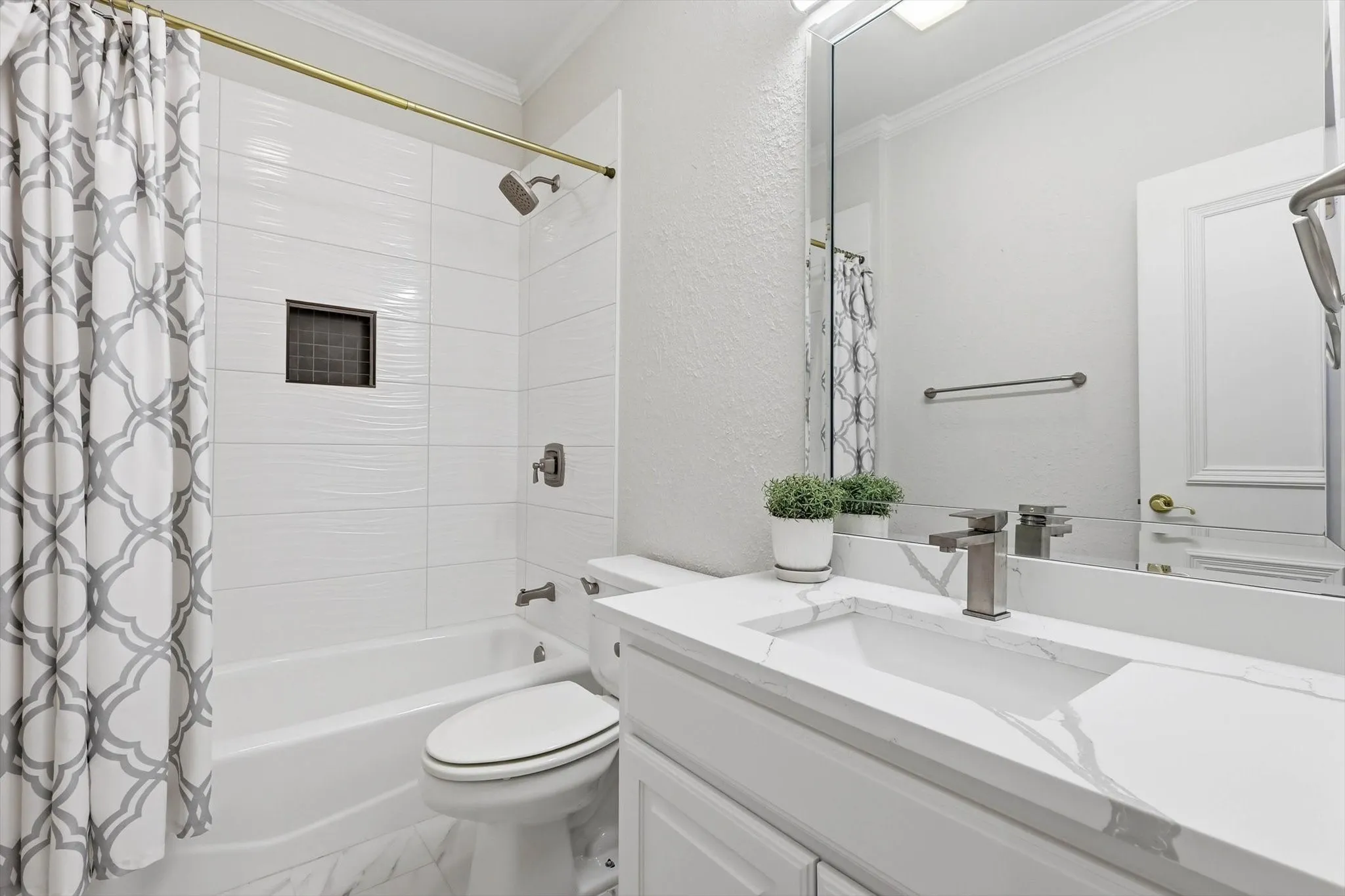 Single Family Residence For Sale in Collin County , 17431 Woods Edge Drive, Dallas, Texas 75287, 6 Bedroom, 6 Bathroom, 3 Garage spaces, 6,026 Sqft, built in 1993, Preowned, mls#21224199, Real Estate Agent in Dallas, Homes For Sale in Collin county, Homes For Sale in Dallas, Realtor in Dallas Texas, Real Estate Brokerage Independent Realty Texas, Luminita Cordes Realtor