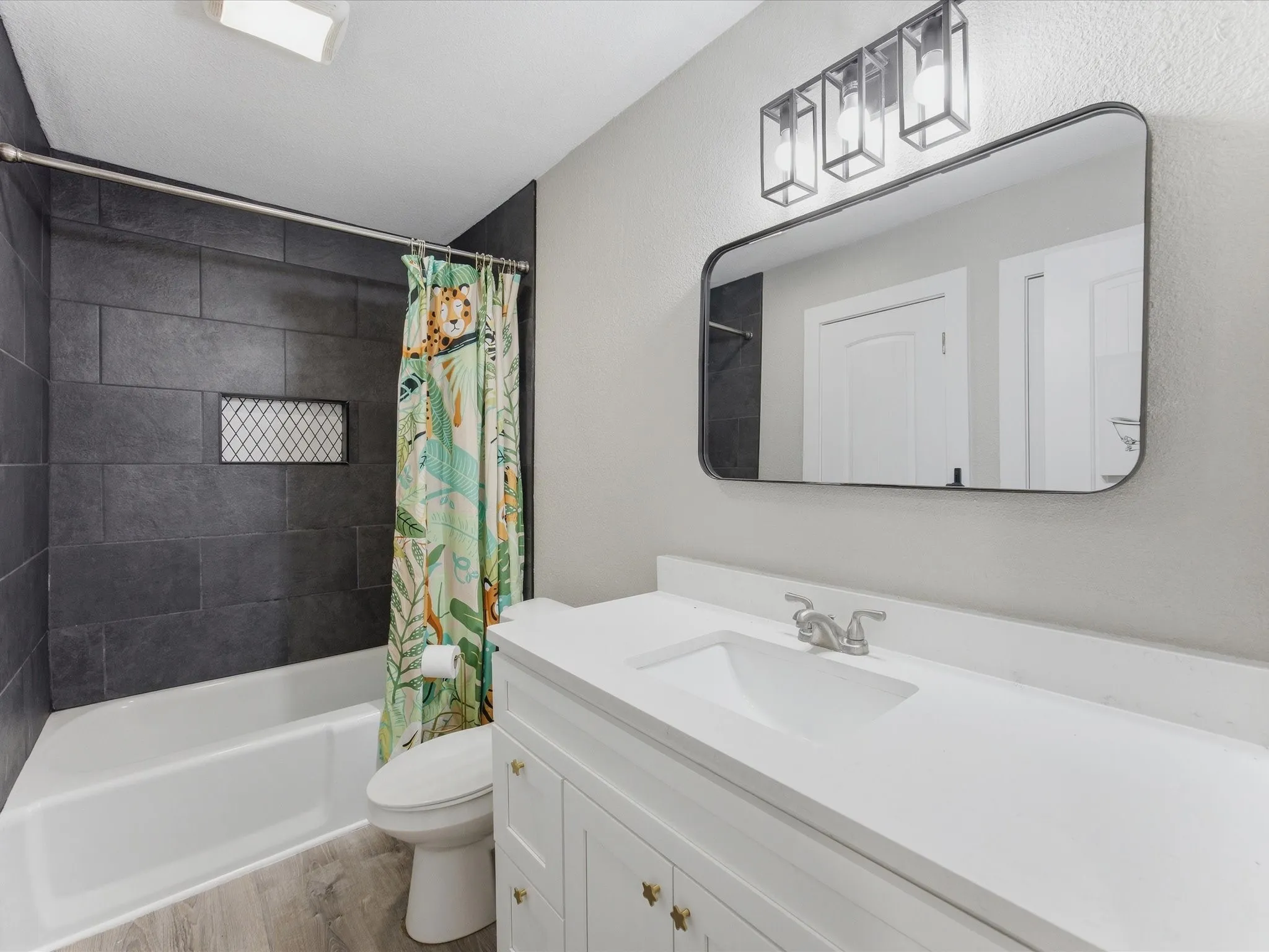 Single Family Residence For Sale in Navarro County , 15720 W Highway 22, Blooming Grove, Texas 76626, 5 Bedroom, 3 Bathroom, Garage spaces, 2,312 Sqft, built in 1973, mls#21226082, Real Estate Agent in Blooming Grove, Homes For Sale in Navarro county, Homes For Sale in Blooming Grove, Realtor in Blooming Grove Texas, Real Estate Brokerage Independent Realty Texas, Luminita Cordes Realtor