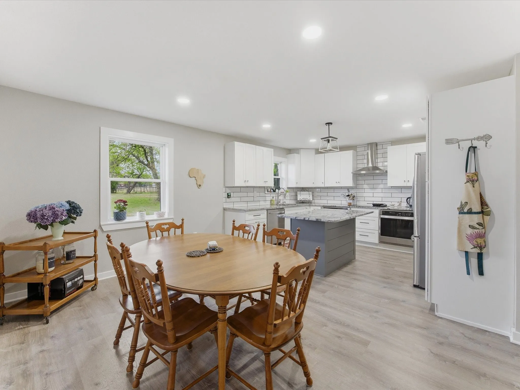 Single Family Residence For Sale in Navarro County , 15720 W Highway 22, Blooming Grove, Texas 76626, 5 Bedroom, 3 Bathroom, Garage spaces, 2,312 Sqft, built in 1973, mls#21226082, Real Estate Agent in Blooming Grove, Homes For Sale in Navarro county, Homes For Sale in Blooming Grove, Realtor in Blooming Grove Texas, Real Estate Brokerage Independent Realty Texas, Luminita Cordes Realtor