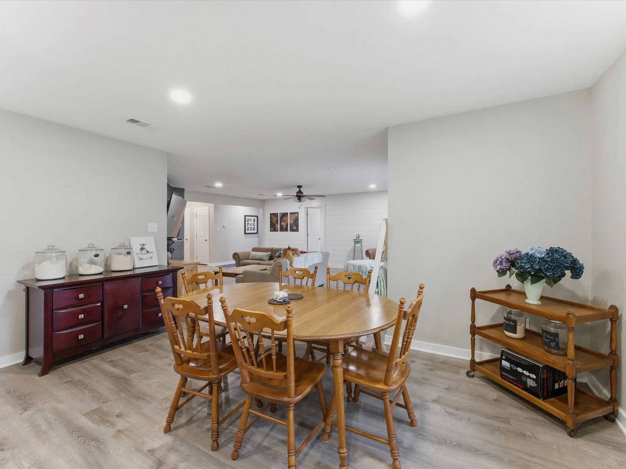 Single Family Residence For Sale in Navarro County , 15720 W Highway 22, Blooming Grove, Texas 76626, 5 Bedroom, 3 Bathroom, Garage spaces, 2,312 Sqft, built in 1973, mls#21226082, Real Estate Agent in Blooming Grove, Homes For Sale in Navarro county, Homes For Sale in Blooming Grove, Realtor in Blooming Grove Texas, Real Estate Brokerage Independent Realty Texas, Luminita Cordes Realtor