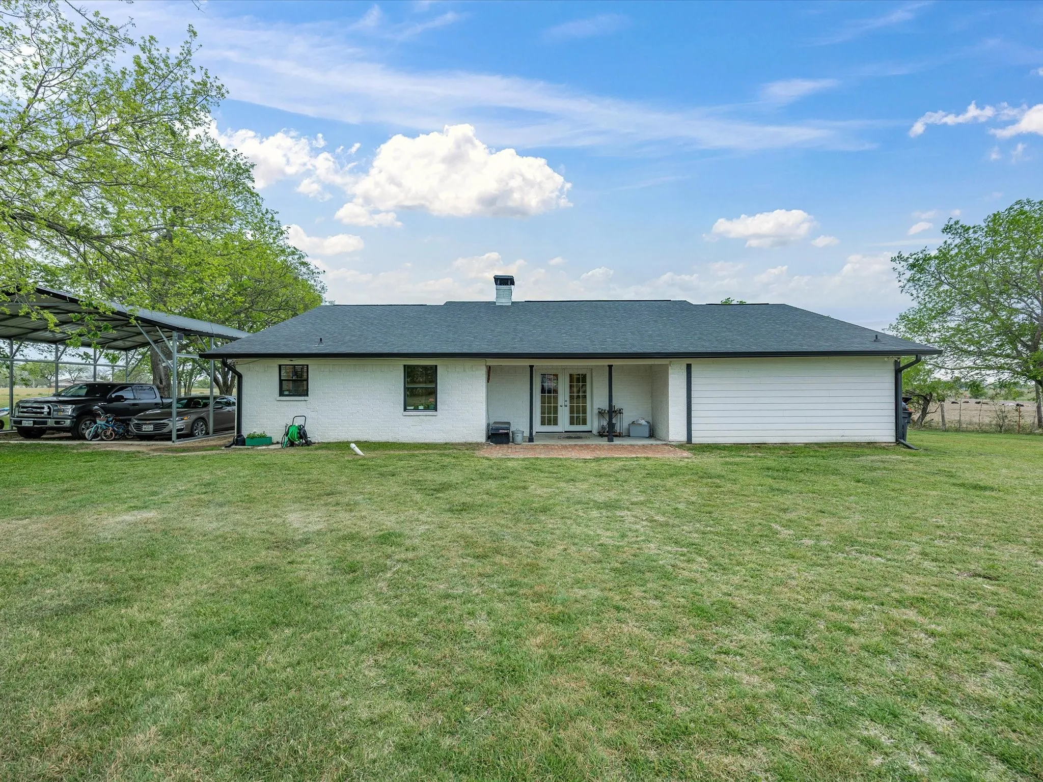 Single Family Residence For Sale in Navarro County , 15720 W Highway 22, Blooming Grove, Texas 76626, 5 Bedroom, 3 Bathroom, Garage spaces, 2,312 Sqft, built in 1973, mls#21226082, Real Estate Agent in Blooming Grove, Homes For Sale in Navarro county, Homes For Sale in Blooming Grove, Realtor in Blooming Grove Texas, Real Estate Brokerage Independent Realty Texas, Luminita Cordes Realtor