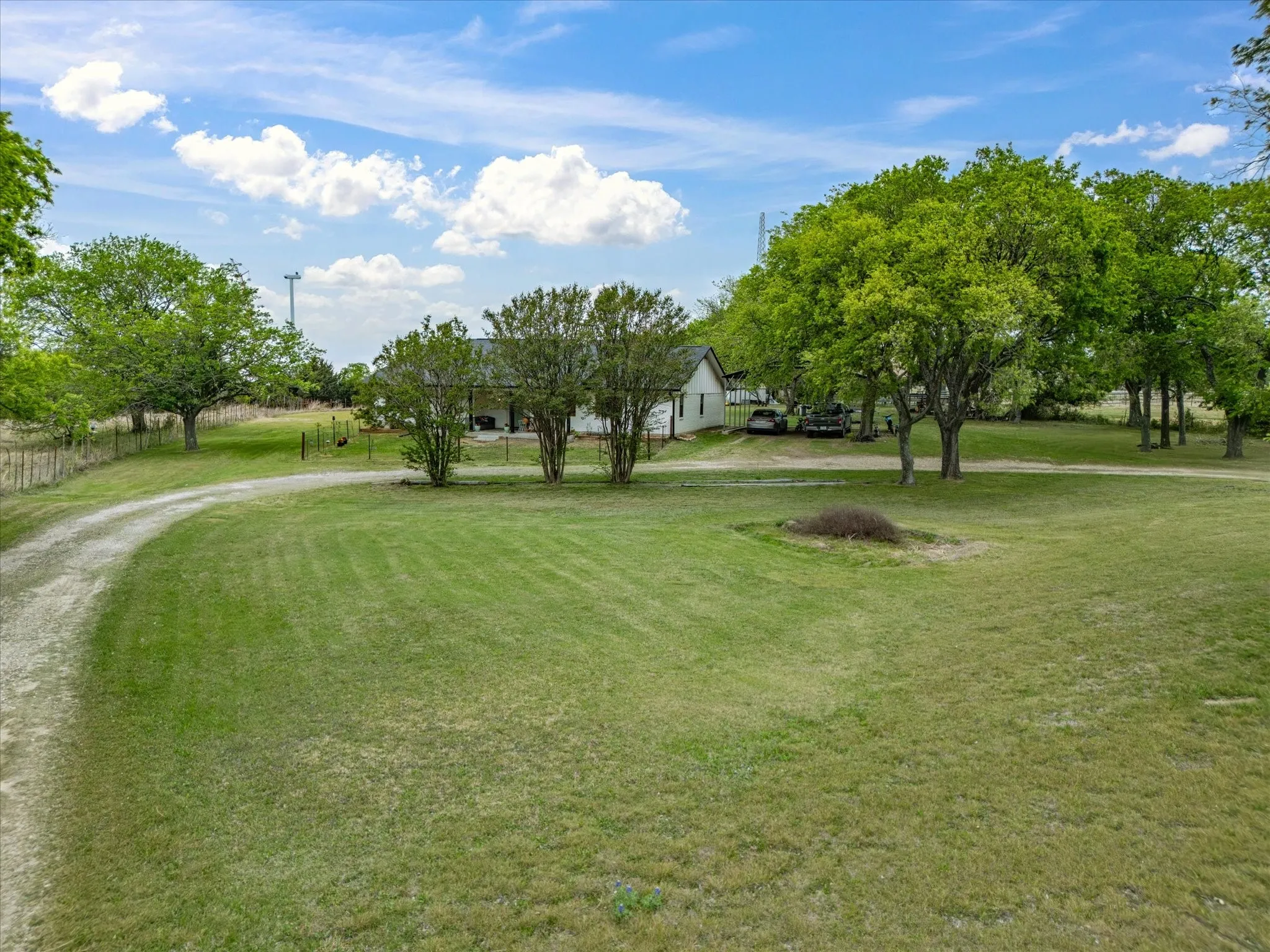 Single Family Residence For Sale in Navarro County , 15720 W Highway 22, Blooming Grove, Texas 76626, 5 Bedroom, 3 Bathroom, Garage spaces, 2,312 Sqft, built in 1973, mls#21226082, Real Estate Agent in Blooming Grove, Homes For Sale in Navarro county, Homes For Sale in Blooming Grove, Realtor in Blooming Grove Texas, Real Estate Brokerage Independent Realty Texas, Luminita Cordes Realtor