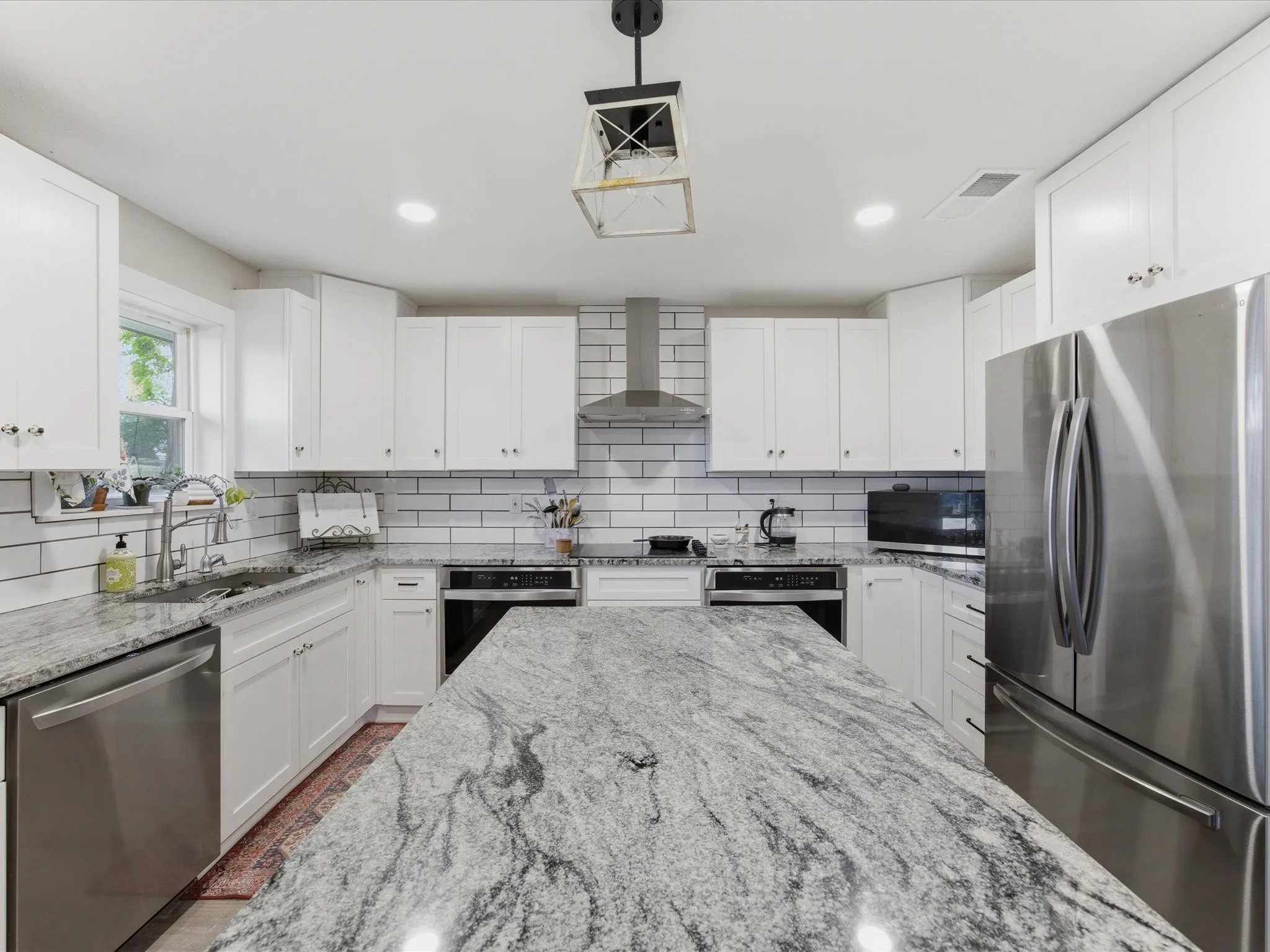 Single Family Residence For Sale in Navarro County , 15720 W Highway 22, Blooming Grove, Texas 76626, 5 Bedroom, 3 Bathroom, Garage spaces, 2,312 Sqft, built in 1973, mls#21226082, Real Estate Agent in Blooming Grove, Homes For Sale in Navarro county, Homes For Sale in Blooming Grove, Realtor in Blooming Grove Texas, Real Estate Brokerage Independent Realty Texas, Luminita Cordes Realtor