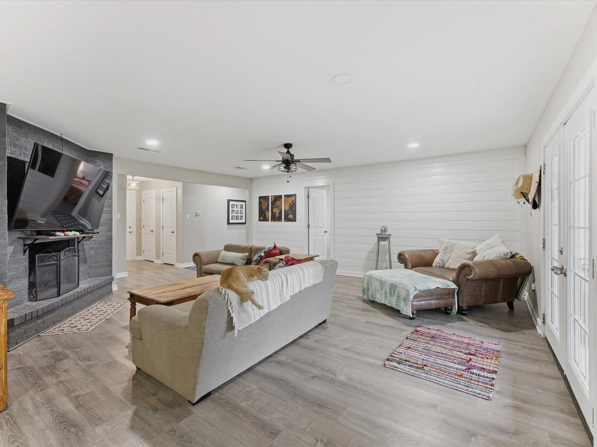 Single Family Residence For Sale in Navarro County , 15720 W Highway 22, Blooming Grove, Texas 76626, 5 Bedroom, 3 Bathroom, Garage spaces, 2,312 Sqft, built in 1973, mls#21226082, Real Estate Agent in Blooming Grove, Homes For Sale in Navarro county, Homes For Sale in Blooming Grove, Realtor in Blooming Grove Texas, Real Estate Brokerage Independent Realty Texas, Luminita Cordes Realtor