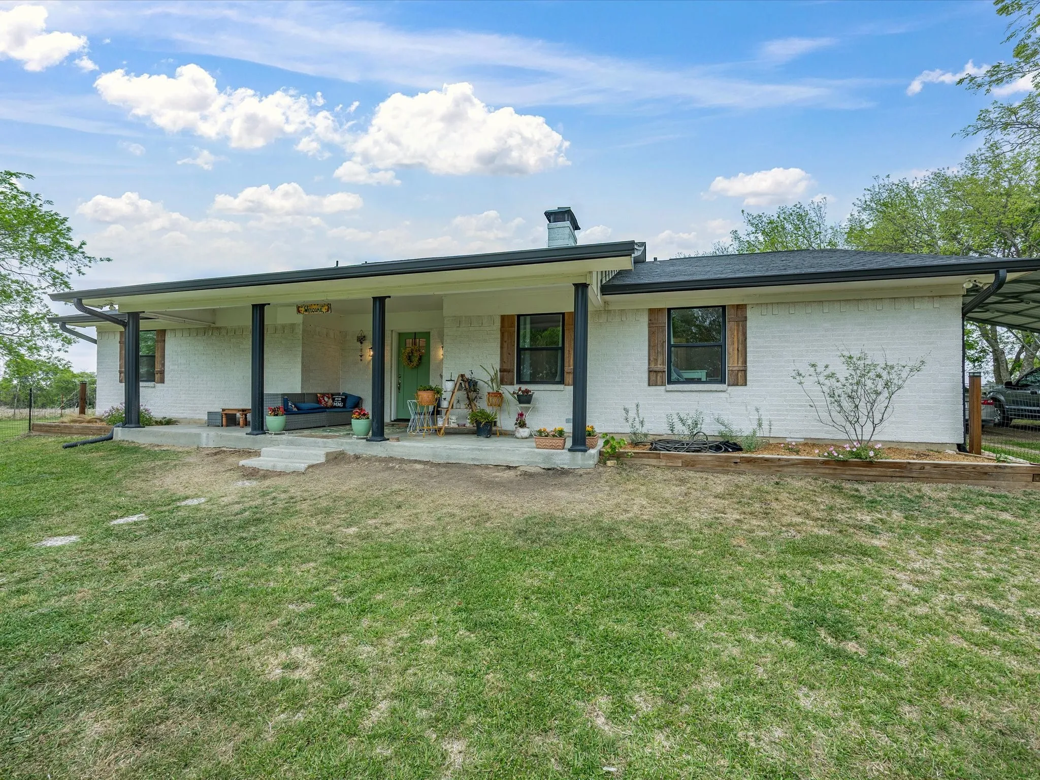 Single Family Residence For Sale in Navarro County , 15720 W Highway 22, Blooming Grove, Texas 76626, 5 Bedroom, 3 Bathroom, Garage spaces, 2,312 Sqft, built in 1973, mls#21226082, Real Estate Agent in Blooming Grove, Homes For Sale in Navarro county, Homes For Sale in Blooming Grove, Realtor in Blooming Grove Texas, Real Estate Brokerage Independent Realty Texas, Luminita Cordes Realtor