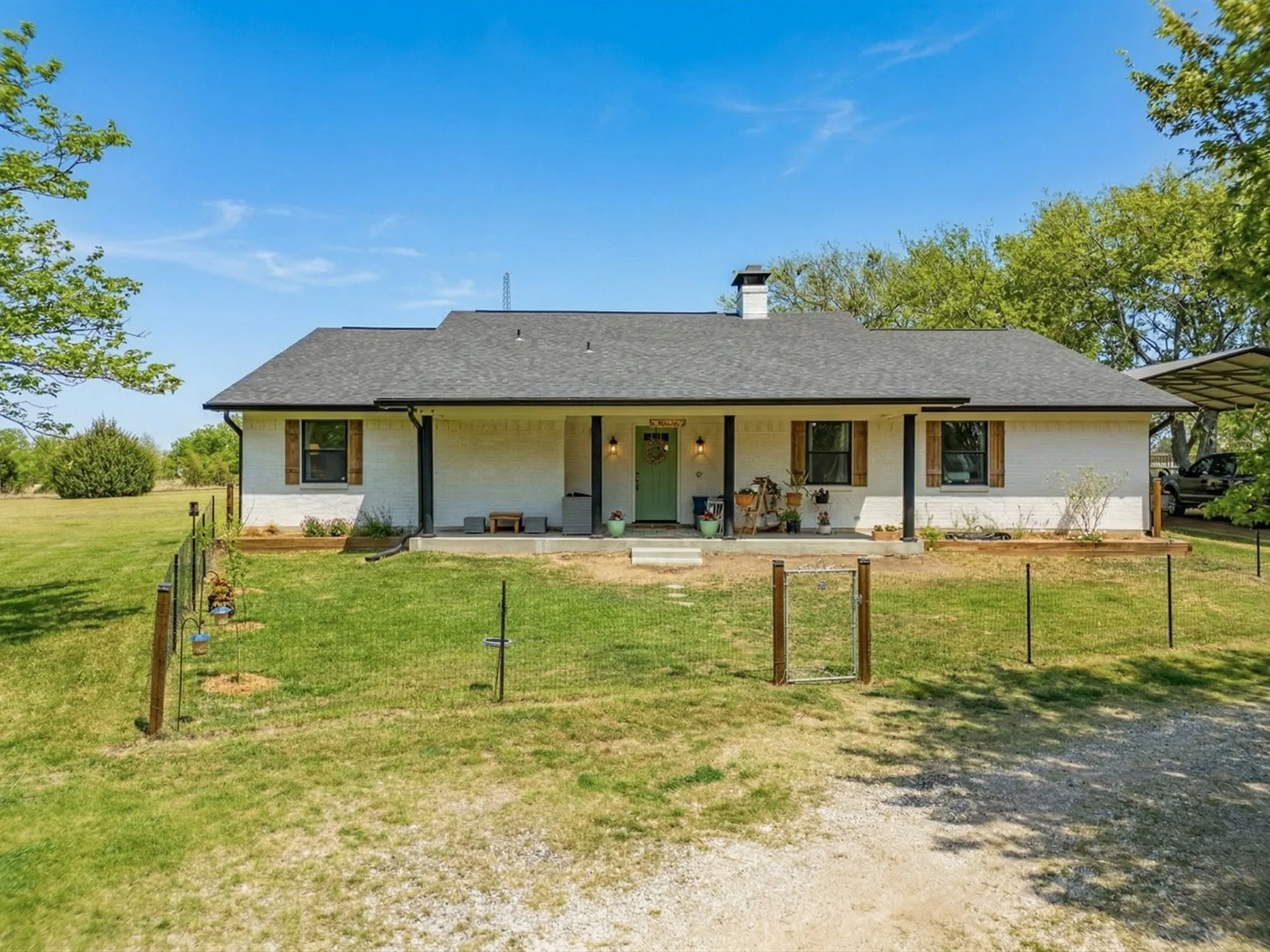 Single Family Residence For Sale in Navarro County , 15720 W Highway 22, Blooming Grove, Texas 76626, 5 Bedroom, 3 Bathroom, Garage spaces, 2,312 Sqft, built in 1973, mls#21226082, Real Estate Agent in Blooming Grove, Homes For Sale in Navarro county, Homes For Sale in Blooming Grove, Realtor in Blooming Grove Texas, Real Estate Brokerage Independent Realty Texas, Luminita Cordes Realtor