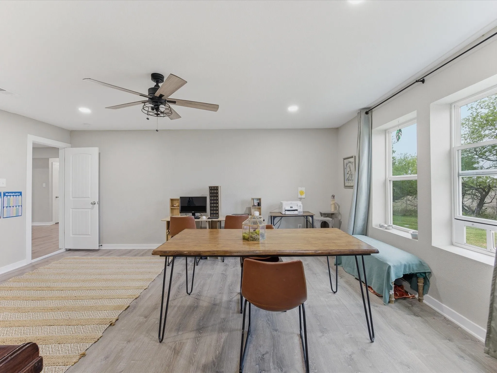 Single Family Residence For Sale in Navarro County , 15720 W Highway 22, Blooming Grove, Texas 76626, 5 Bedroom, 3 Bathroom, Garage spaces, 2,312 Sqft, built in 1973, mls#21226082, Real Estate Agent in Blooming Grove, Homes For Sale in Navarro county, Homes For Sale in Blooming Grove, Realtor in Blooming Grove Texas, Real Estate Brokerage Independent Realty Texas, Luminita Cordes Realtor