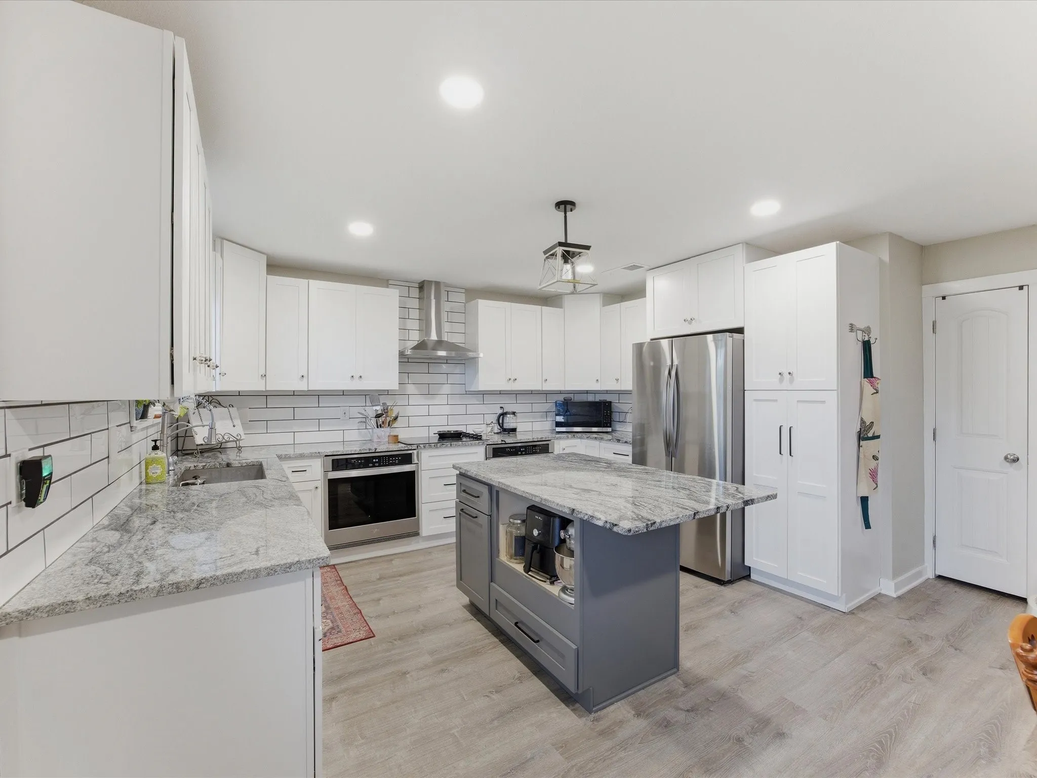 Single Family Residence For Sale in Navarro County , 15720 W Highway 22, Blooming Grove, Texas 76626, 5 Bedroom, 3 Bathroom, Garage spaces, 2,312 Sqft, built in 1973, mls#21226082, Real Estate Agent in Blooming Grove, Homes For Sale in Navarro county, Homes For Sale in Blooming Grove, Realtor in Blooming Grove Texas, Real Estate Brokerage Independent Realty Texas, Luminita Cordes Realtor