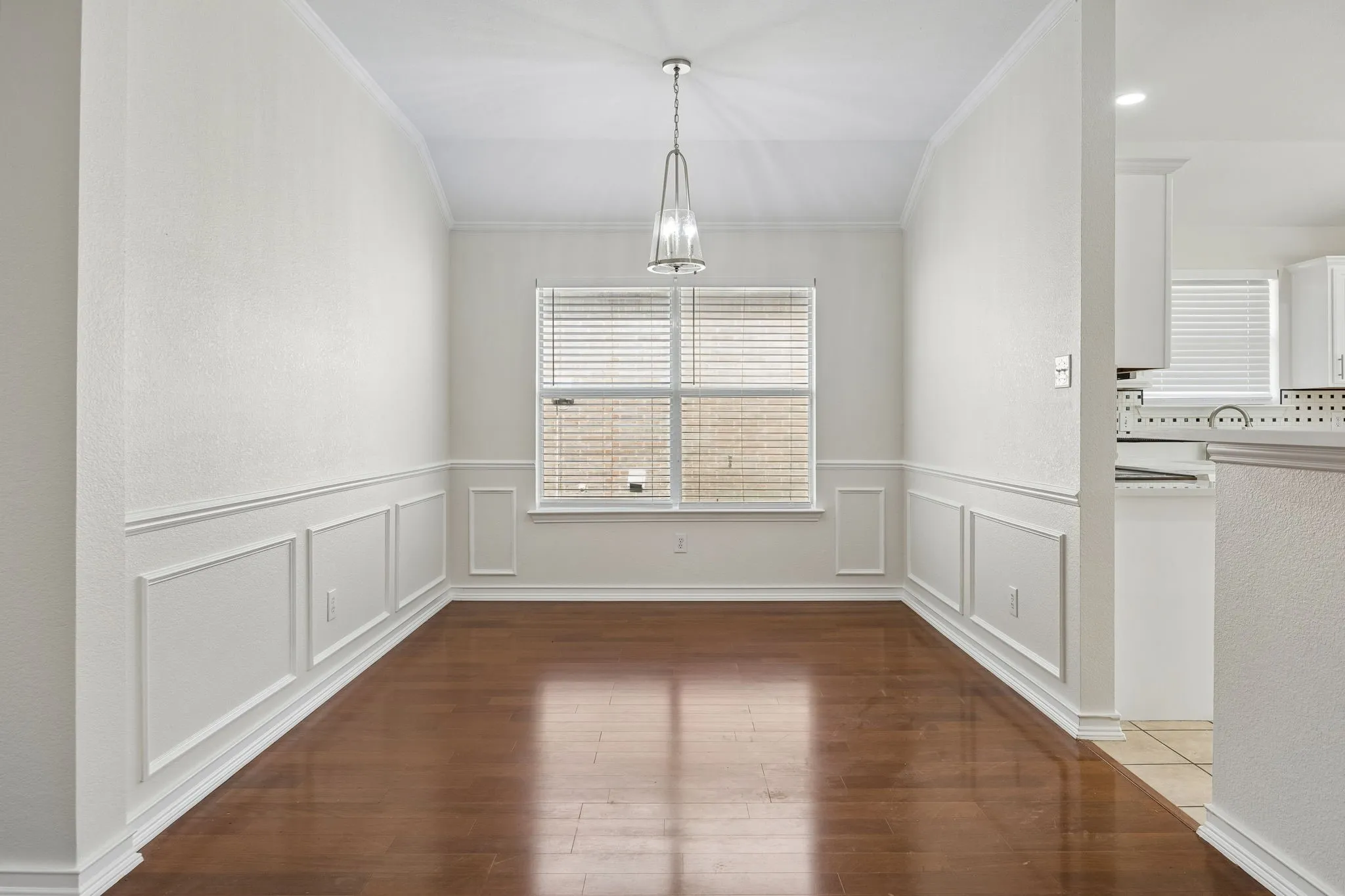 Single Family Residence For Sale in Tarrant County , 2101 Turtle Cove Drive, Mansfield, Texas 76063, 4 Bedroom, 2 Bathroom, 2 Garage spaces, 1,767 Sqft, built in 2004, Preowned, mls#21226203, Real Estate Agent in Mansfield, Homes For Sale in Tarrant county, Homes For Sale in Mansfield, Realtor in Mansfield Texas, Real Estate Brokerage Independent Realty Texas, Luminita Cordes Realtor