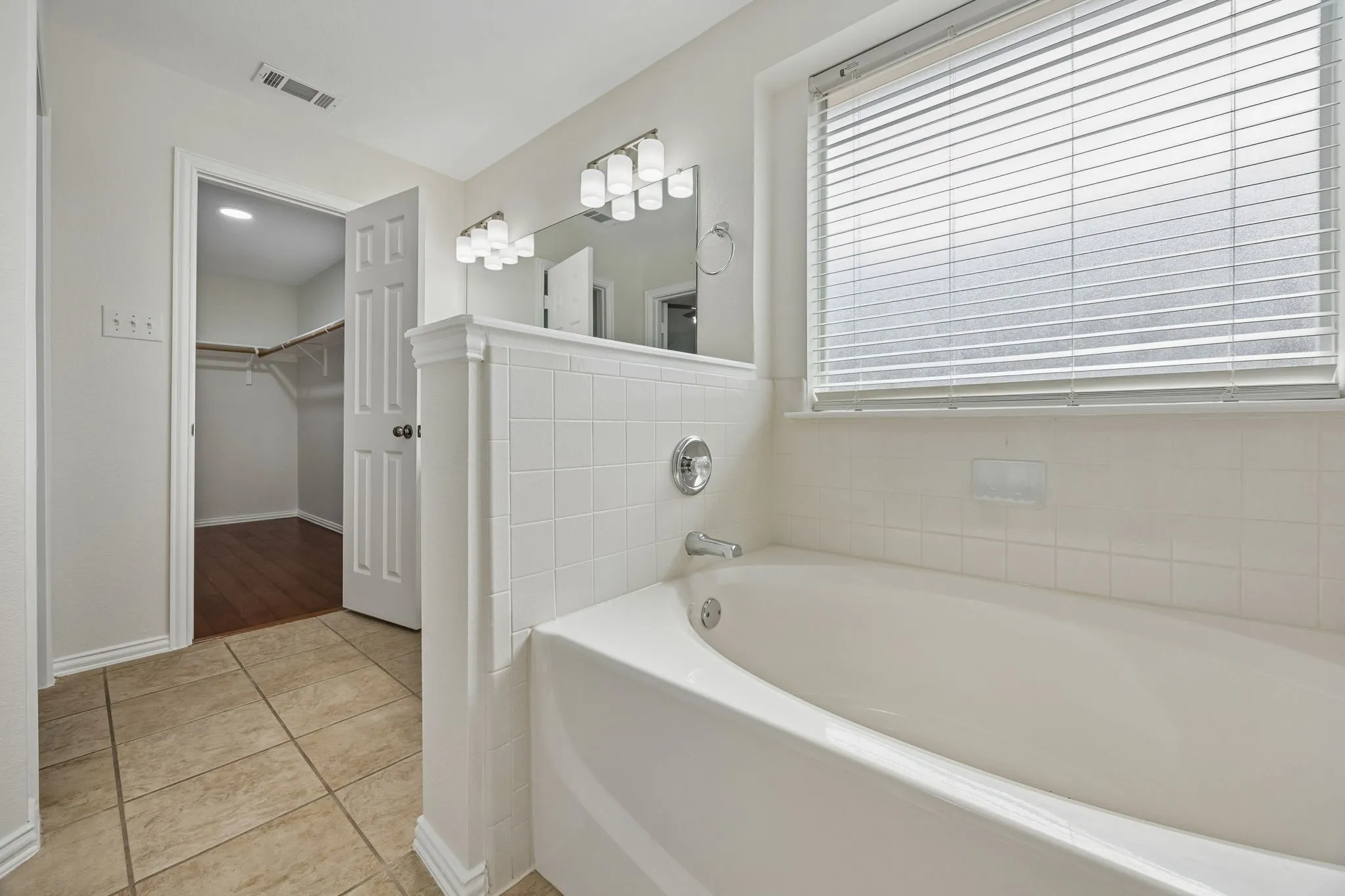 Single Family Residence For Sale in Tarrant County , 2101 Turtle Cove Drive, Mansfield, Texas 76063, 4 Bedroom, 2 Bathroom, 2 Garage spaces, 1,767 Sqft, built in 2004, Preowned, mls#21226203, Real Estate Agent in Mansfield, Homes For Sale in Tarrant county, Homes For Sale in Mansfield, Realtor in Mansfield Texas, Real Estate Brokerage Independent Realty Texas, Luminita Cordes Realtor