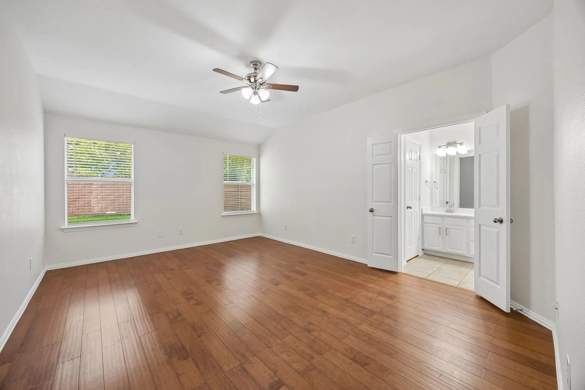 Single Family Residence For Sale in Tarrant County , 2101 Turtle Cove Drive, Mansfield, Texas 76063, 4 Bedroom, 2 Bathroom, 2 Garage spaces, 1,767 Sqft, built in 2004, Preowned, mls#21226203, Real Estate Agent in Mansfield, Homes For Sale in Tarrant county, Homes For Sale in Mansfield, Realtor in Mansfield Texas, Real Estate Brokerage Independent Realty Texas, Luminita Cordes Realtor