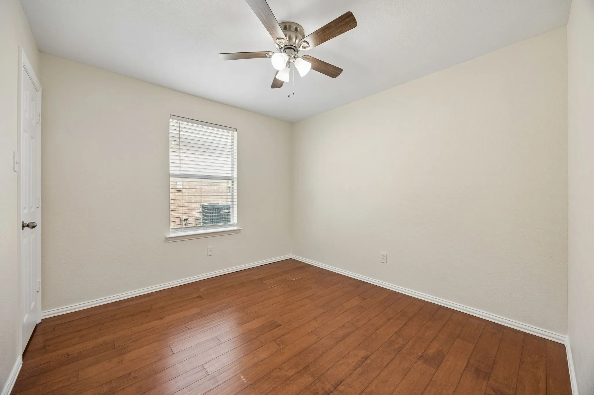 Single Family Residence For Sale in Tarrant County , 2101 Turtle Cove Drive, Mansfield, Texas 76063, 4 Bedroom, 2 Bathroom, 2 Garage spaces, 1,767 Sqft, built in 2004, Preowned, mls#21226203, Real Estate Agent in Mansfield, Homes For Sale in Tarrant county, Homes For Sale in Mansfield, Realtor in Mansfield Texas, Real Estate Brokerage Independent Realty Texas, Luminita Cordes Realtor