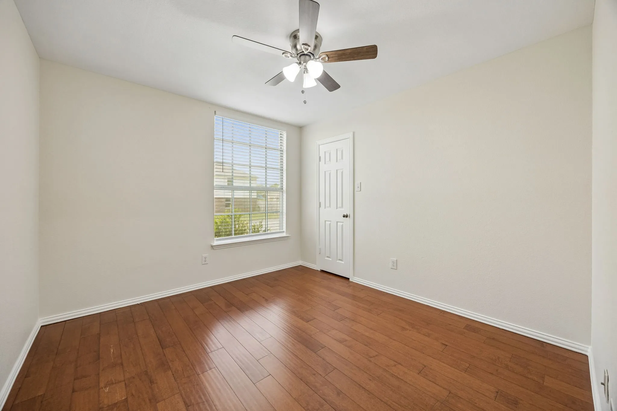 Single Family Residence For Sale in Tarrant County , 2101 Turtle Cove Drive, Mansfield, Texas 76063, 4 Bedroom, 2 Bathroom, 2 Garage spaces, 1,767 Sqft, built in 2004, Preowned, mls#21226203, Real Estate Agent in Mansfield, Homes For Sale in Tarrant county, Homes For Sale in Mansfield, Realtor in Mansfield Texas, Real Estate Brokerage Independent Realty Texas, Luminita Cordes Realtor