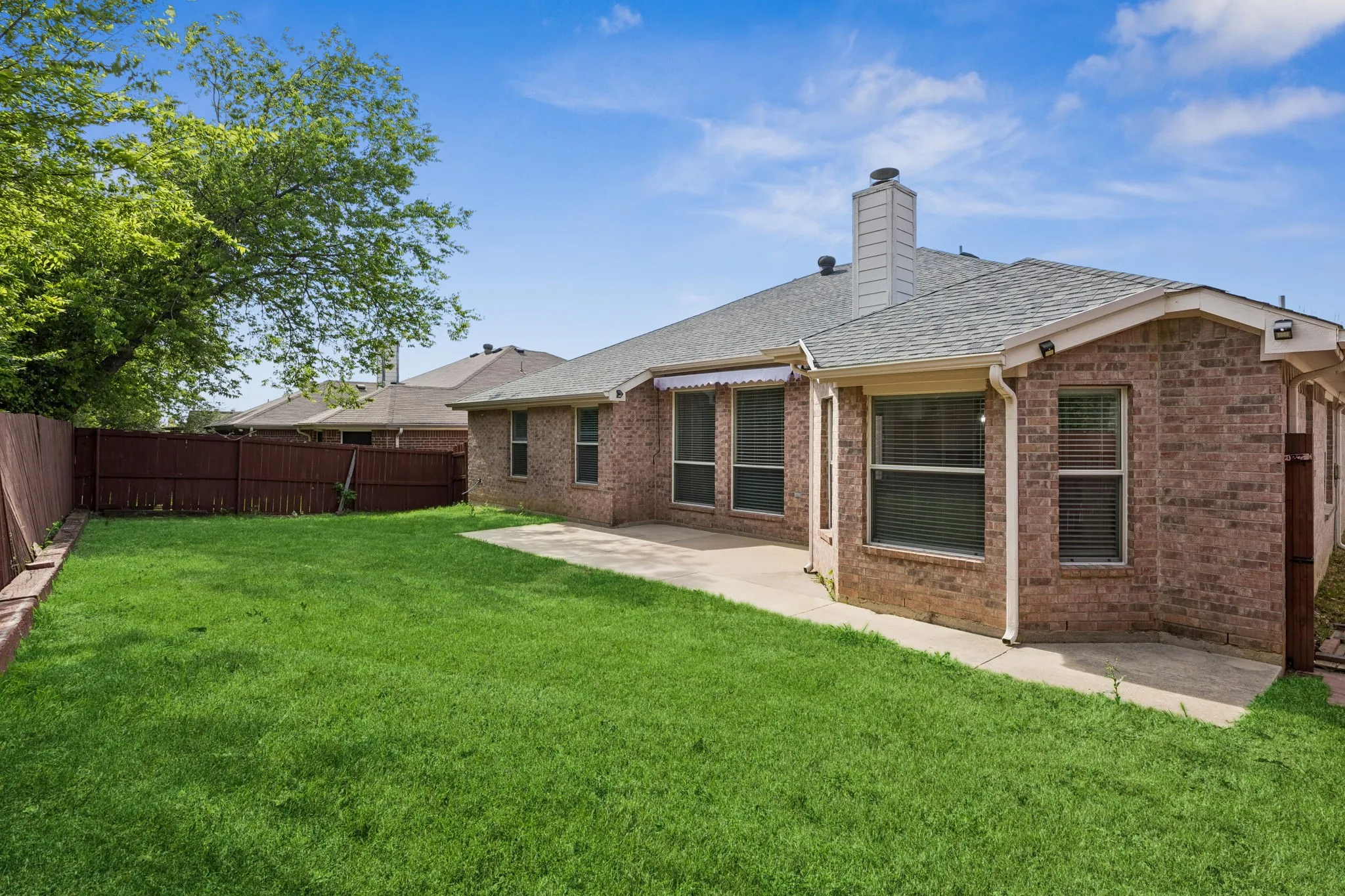 Single Family Residence For Sale in Tarrant County , 2101 Turtle Cove Drive, Mansfield, Texas 76063, 4 Bedroom, 2 Bathroom, 2 Garage spaces, 1,767 Sqft, built in 2004, Preowned, mls#21226203, Real Estate Agent in Mansfield, Homes For Sale in Tarrant county, Homes For Sale in Mansfield, Realtor in Mansfield Texas, Real Estate Brokerage Independent Realty Texas, Luminita Cordes Realtor