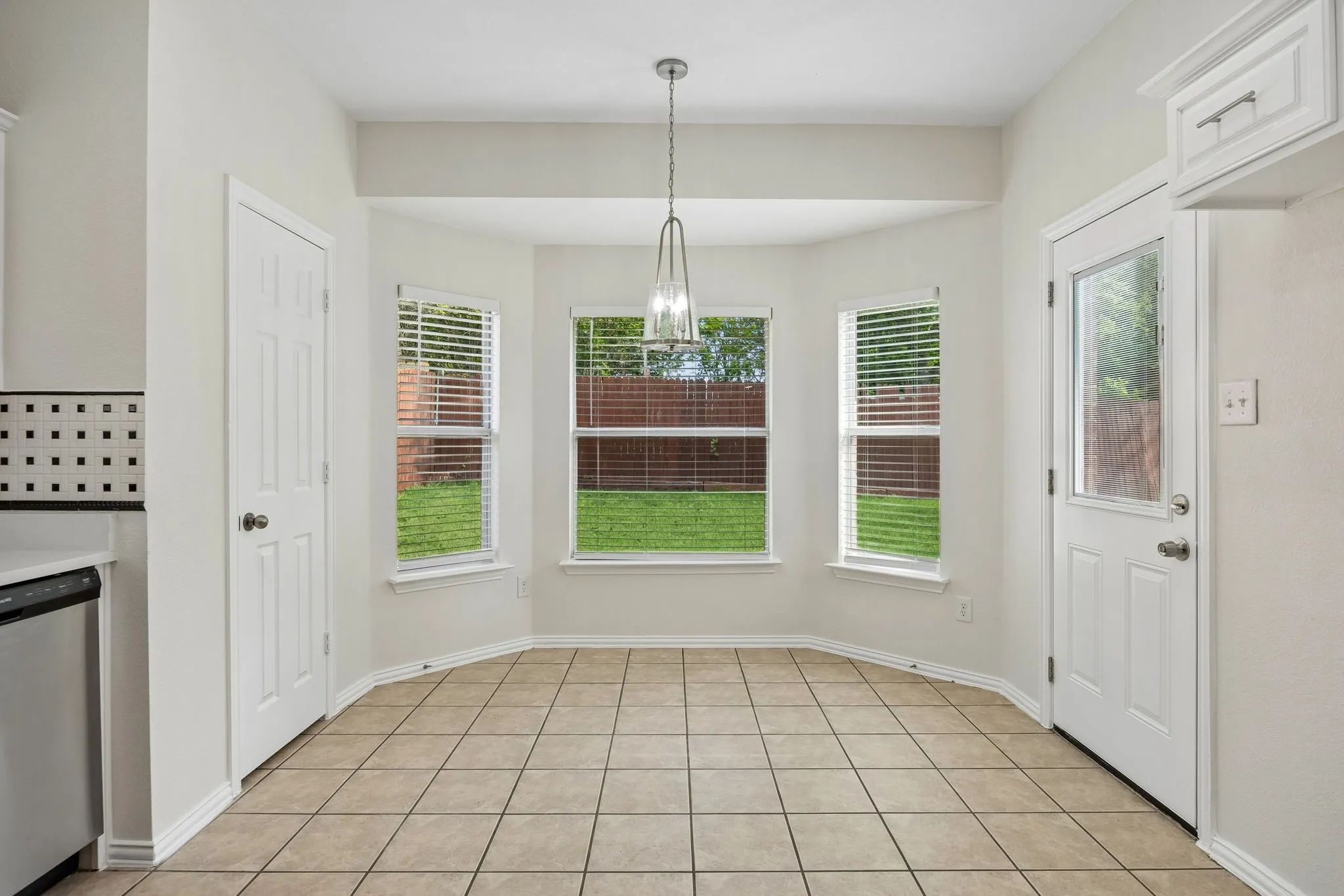 Single Family Residence For Sale in Tarrant County , 2101 Turtle Cove Drive, Mansfield, Texas 76063, 4 Bedroom, 2 Bathroom, 2 Garage spaces, 1,767 Sqft, built in 2004, Preowned, mls#21226203, Real Estate Agent in Mansfield, Homes For Sale in Tarrant county, Homes For Sale in Mansfield, Realtor in Mansfield Texas, Real Estate Brokerage Independent Realty Texas, Luminita Cordes Realtor