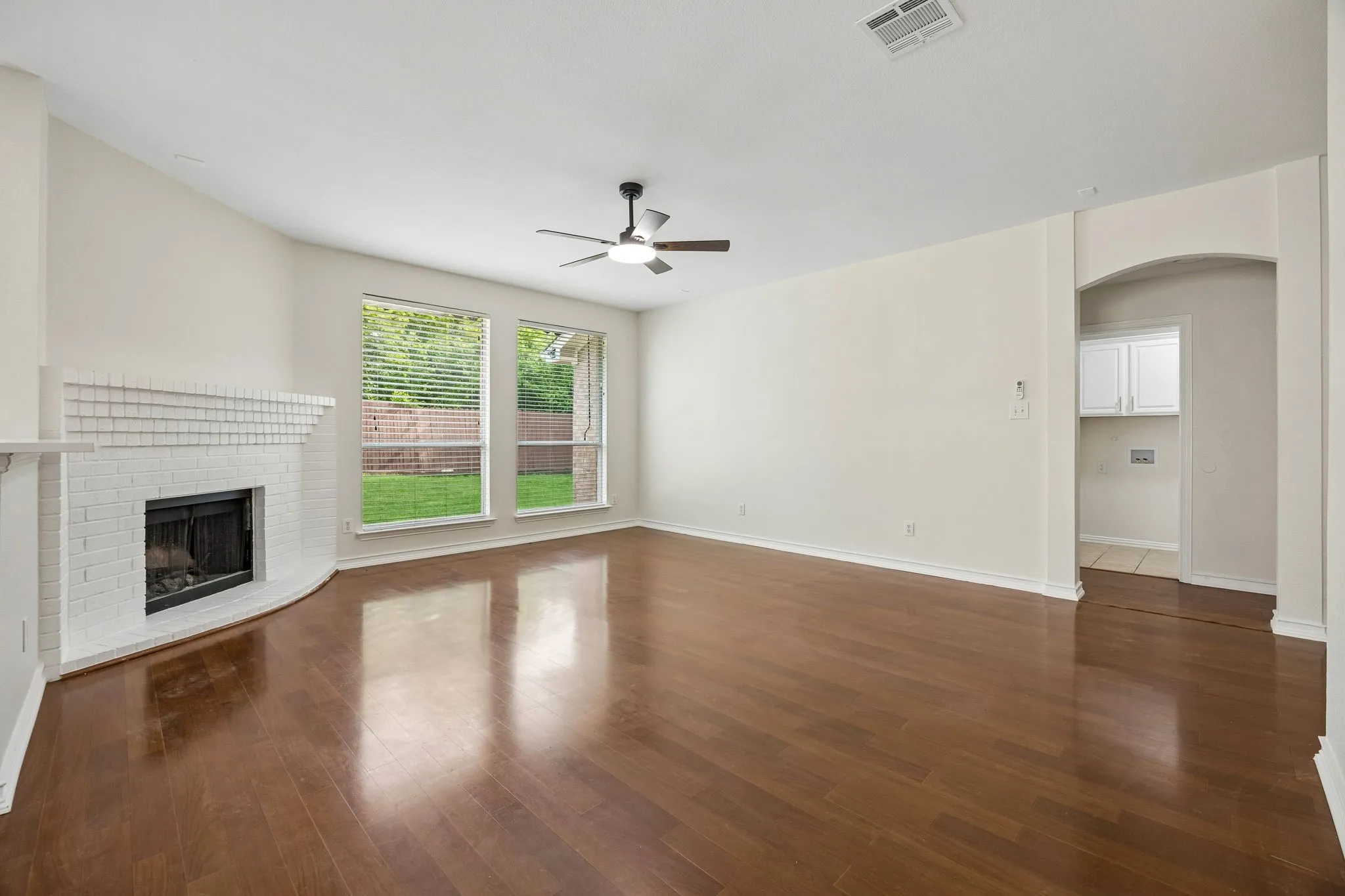 Single Family Residence For Sale in Tarrant County , 2101 Turtle Cove Drive, Mansfield, Texas 76063, 4 Bedroom, 2 Bathroom, 2 Garage spaces, 1,767 Sqft, built in 2004, Preowned, mls#21226203, Real Estate Agent in Mansfield, Homes For Sale in Tarrant county, Homes For Sale in Mansfield, Realtor in Mansfield Texas, Real Estate Brokerage Independent Realty Texas, Luminita Cordes Realtor