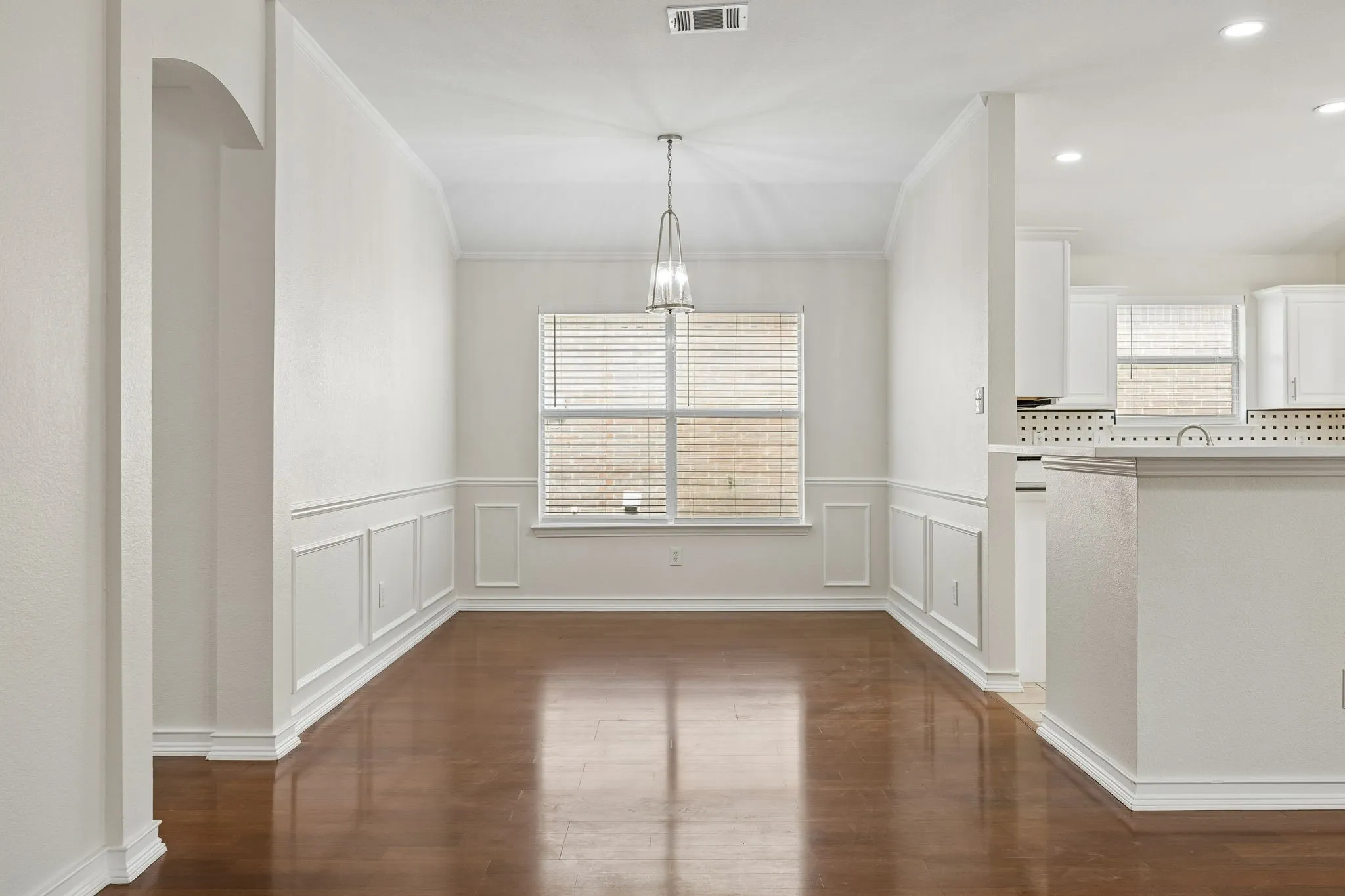 Single Family Residence For Sale in Tarrant County , 2101 Turtle Cove Drive, Mansfield, Texas 76063, 4 Bedroom, 2 Bathroom, 2 Garage spaces, 1,767 Sqft, built in 2004, Preowned, mls#21226203, Real Estate Agent in Mansfield, Homes For Sale in Tarrant county, Homes For Sale in Mansfield, Realtor in Mansfield Texas, Real Estate Brokerage Independent Realty Texas, Luminita Cordes Realtor