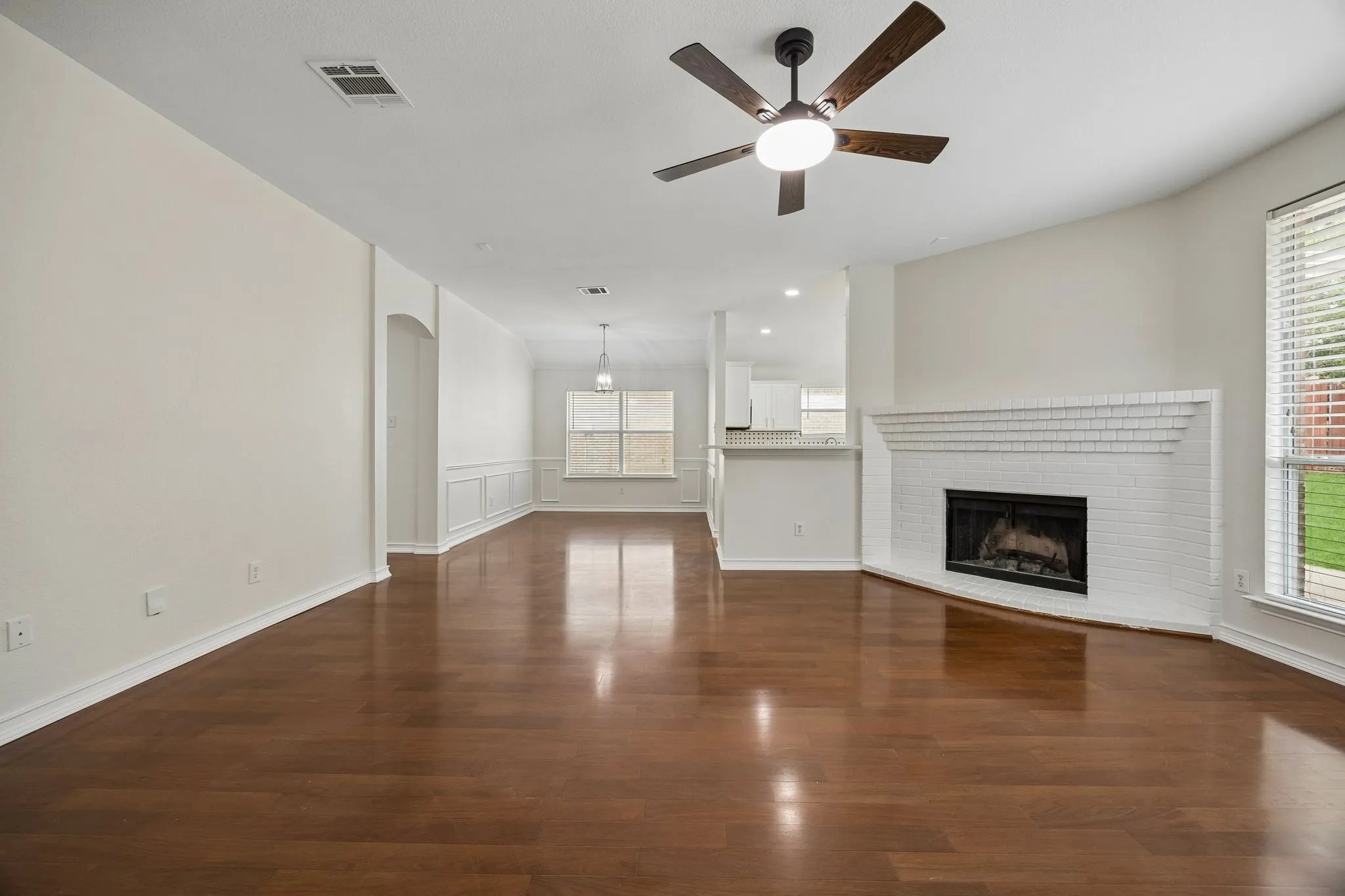Single Family Residence For Sale in Tarrant County , 2101 Turtle Cove Drive, Mansfield, Texas 76063, 4 Bedroom, 2 Bathroom, 2 Garage spaces, 1,767 Sqft, built in 2004, Preowned, mls#21226203, Real Estate Agent in Mansfield, Homes For Sale in Tarrant county, Homes For Sale in Mansfield, Realtor in Mansfield Texas, Real Estate Brokerage Independent Realty Texas, Luminita Cordes Realtor