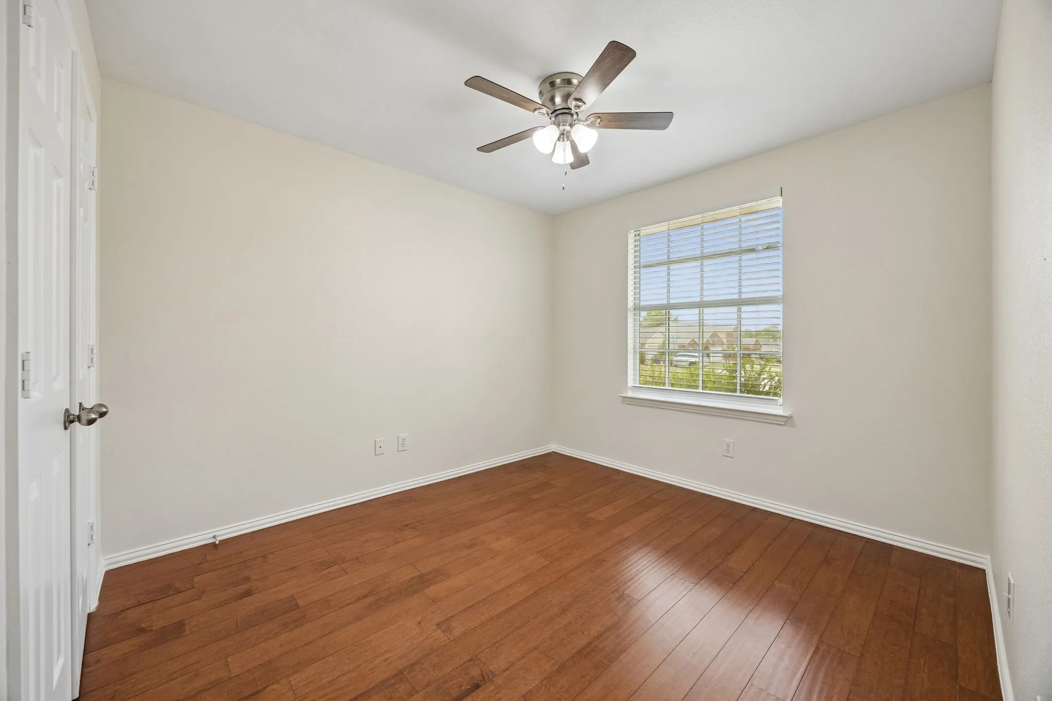 Single Family Residence For Sale in Tarrant County , 2101 Turtle Cove Drive, Mansfield, Texas 76063, 4 Bedroom, 2 Bathroom, 2 Garage spaces, 1,767 Sqft, built in 2004, Preowned, mls#21226203, Real Estate Agent in Mansfield, Homes For Sale in Tarrant county, Homes For Sale in Mansfield, Realtor in Mansfield Texas, Real Estate Brokerage Independent Realty Texas, Luminita Cordes Realtor