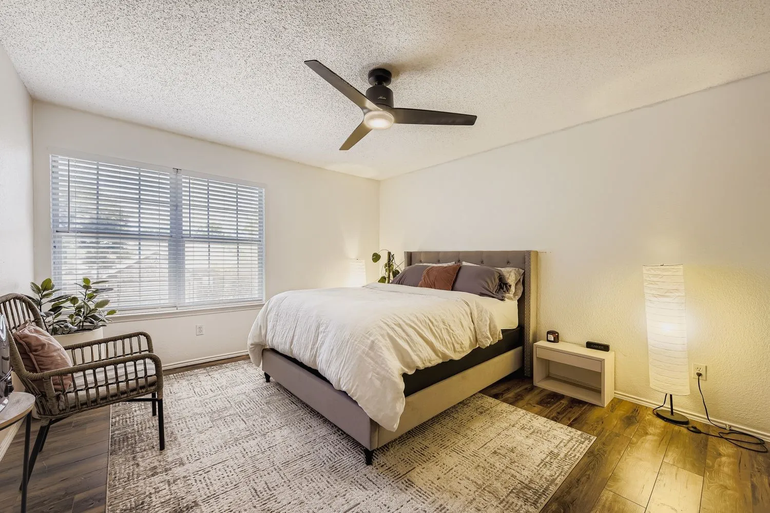 Single Family Residence For Sale in Tarrant County , 7107 Chambers Creek Lane, Arlington, Texas 76002, 4 Bedroom, 3 Bathroom, 2 Garage spaces, 3,261 Sqft, built in 2000, Preowned, mls#21226283, Real Estate Agent in Arlington, Homes For Sale in Tarrant county, Homes For Sale in Arlington, Realtor in Arlington Texas, Real Estate Brokerage Independent Realty Texas, Luminita Cordes Realtor